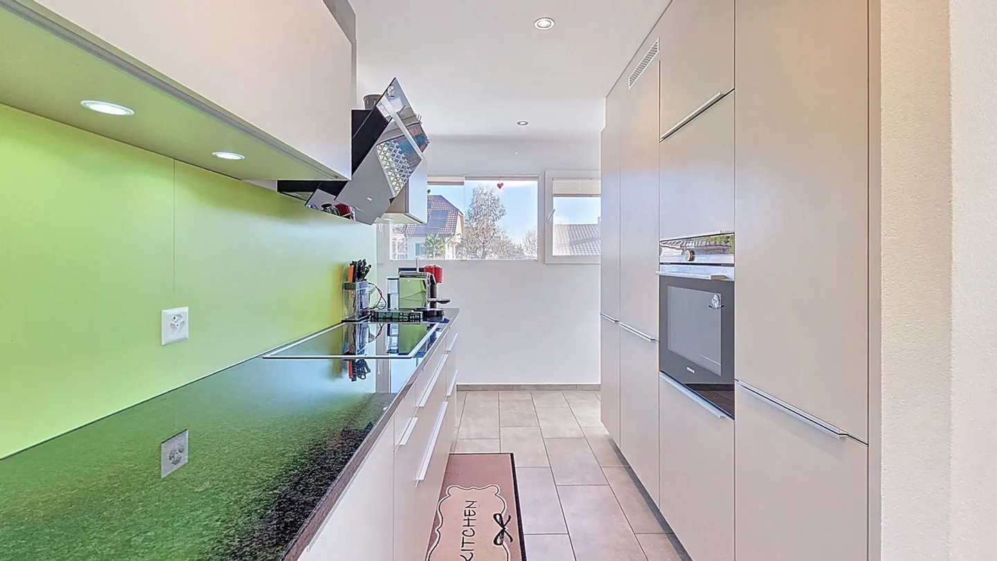 Modern Villa with Smart Home Features - Photo 11 of 13