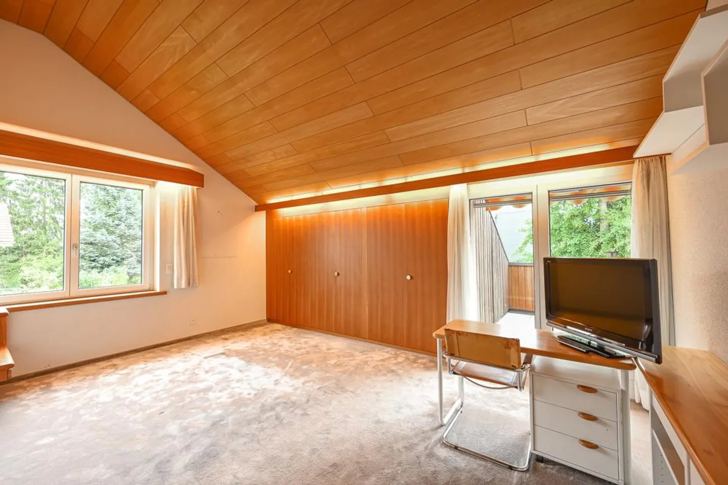 Geräumiges Einfamilienhaus mit Garten - Foto 3 von 7