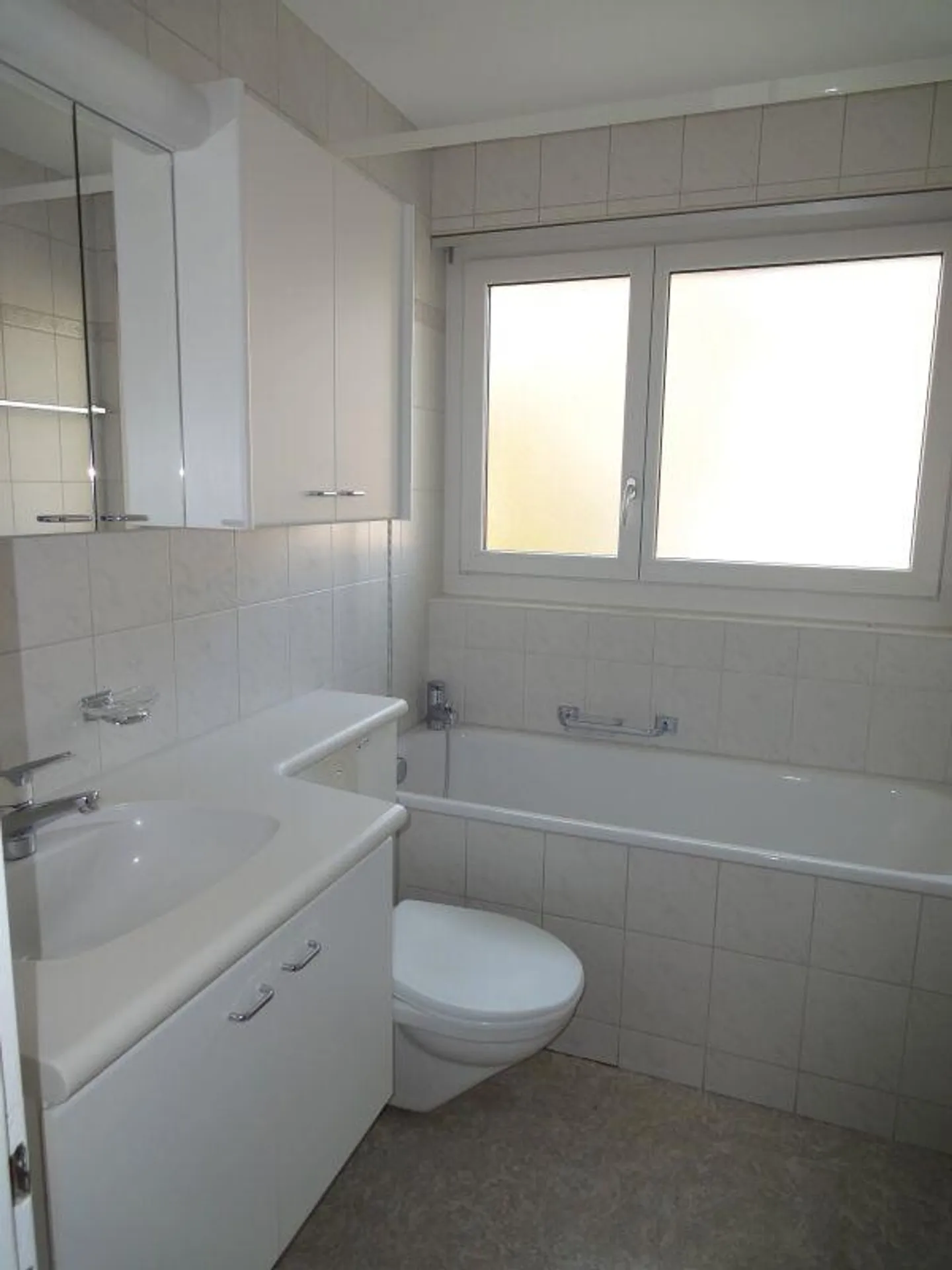 Bel appartement dans un emplacement calme - Photo 3 sur 5