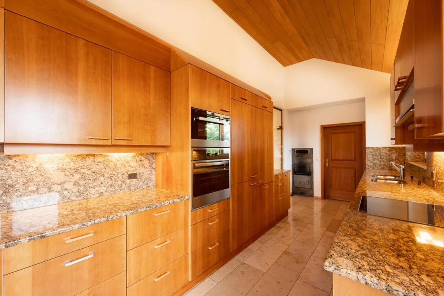 Geräumiges Einfamilienhaus mit Garten - Foto 6 von 7