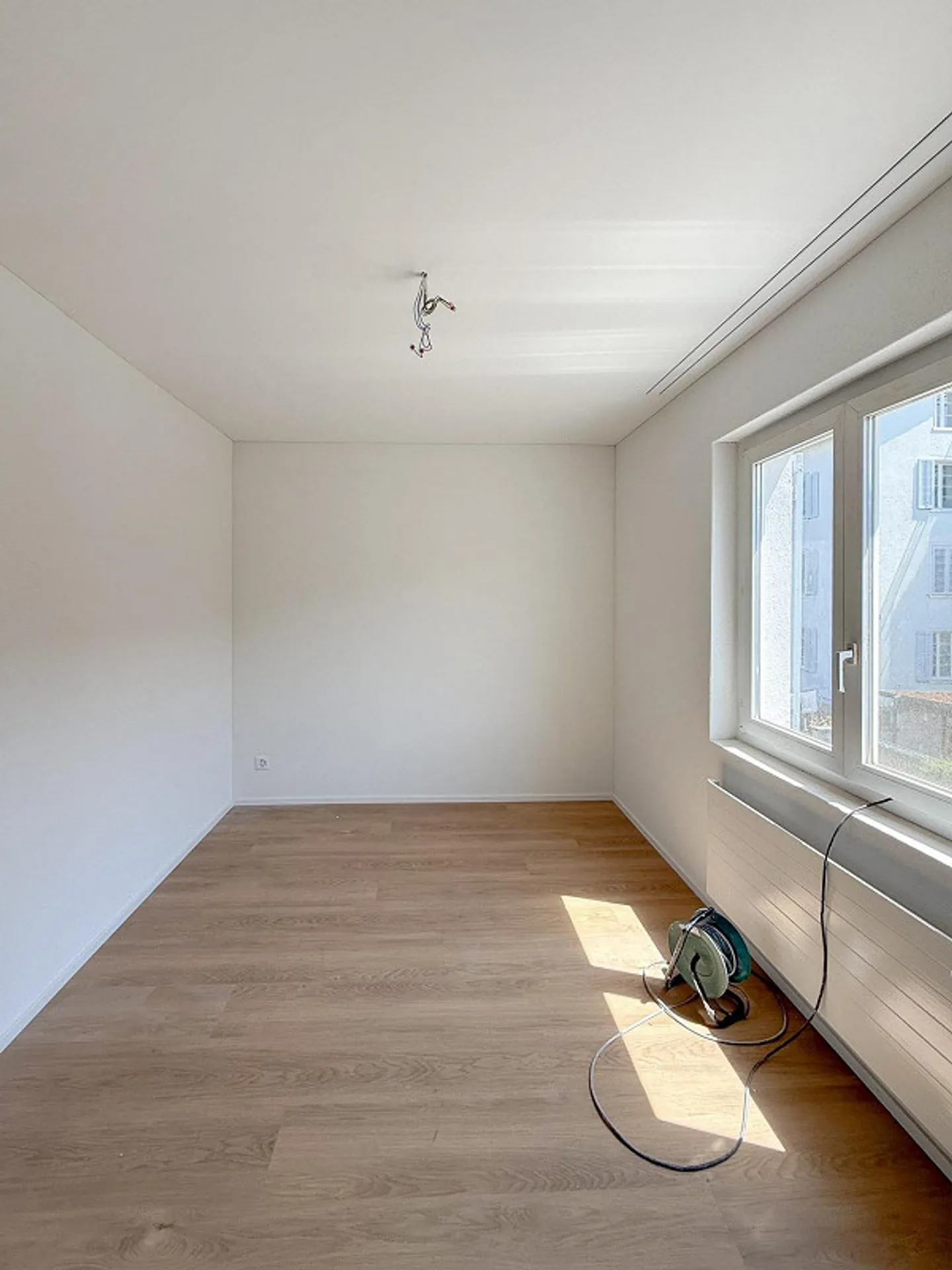 Appartamento 4 locali moderno e ristrutturato di alta qualità in una zona tranquilla - Foto 4 di 8