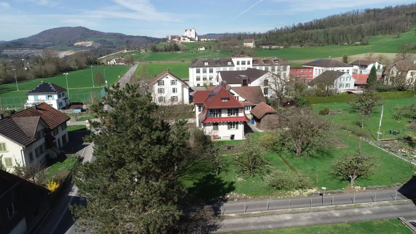 Terreno edificabile con casa residenziale protetta a Möriken AG - Foto 1 di 10
