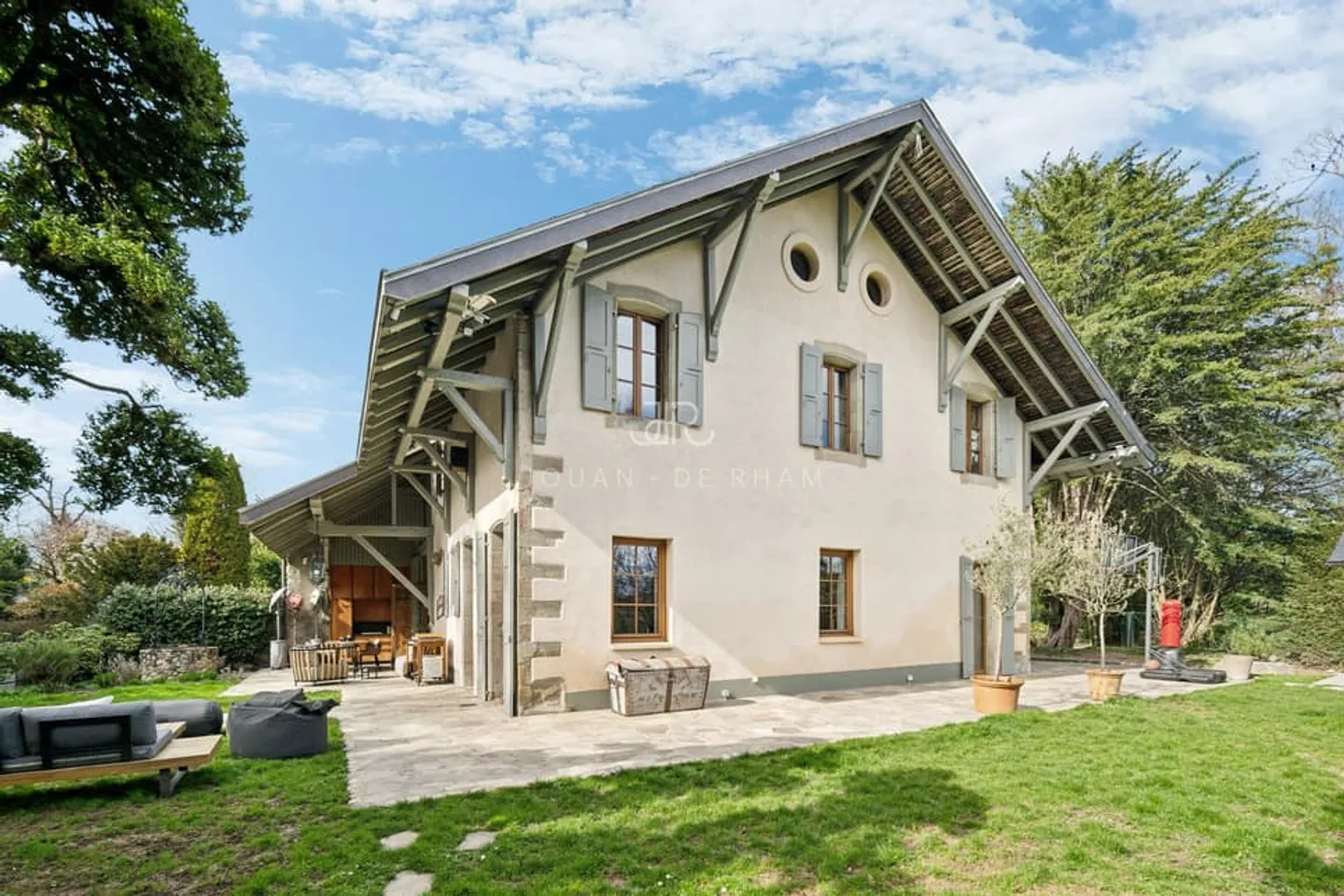 Magnificent renovated farmhouse - Photo 1 of 10