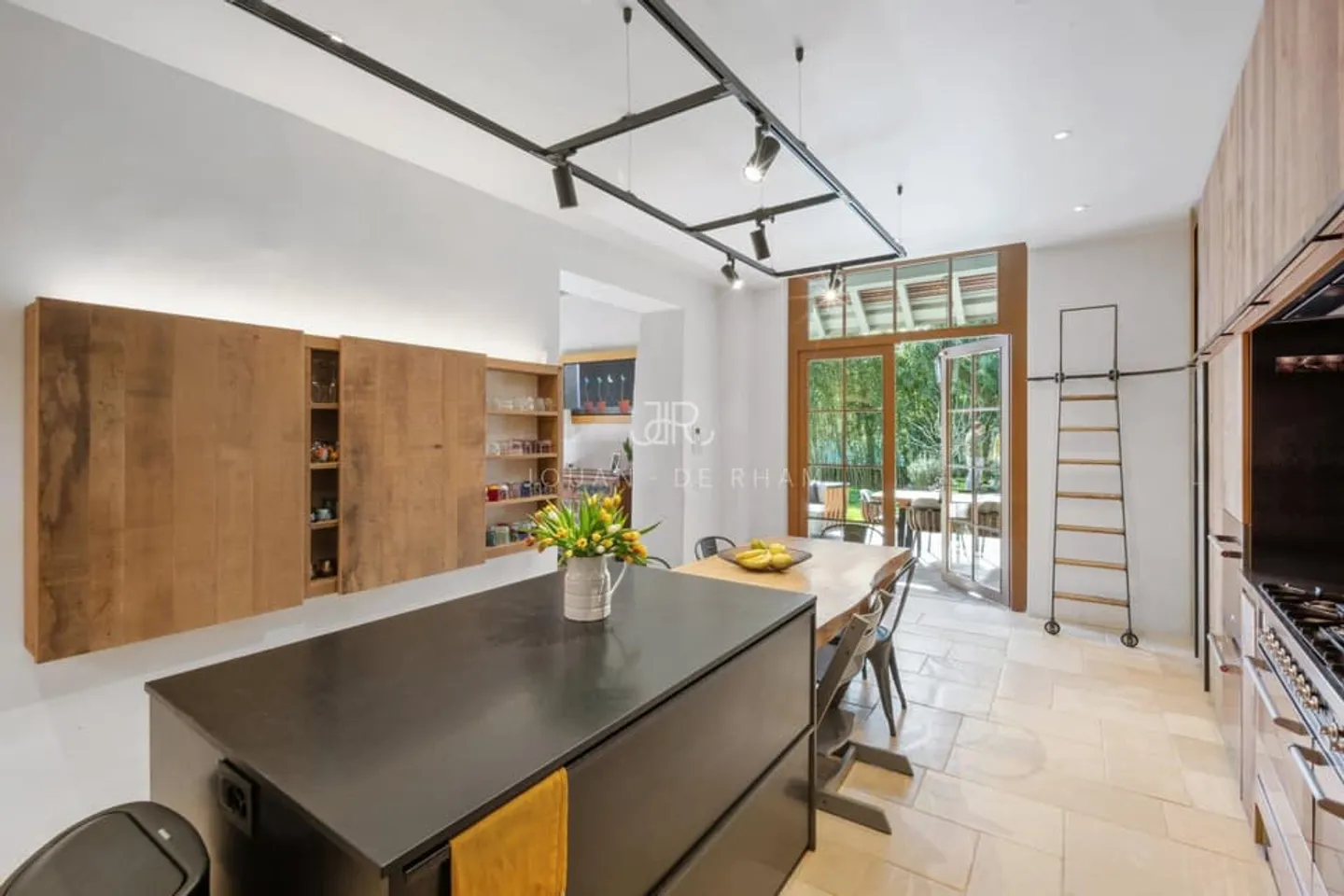 Magnificent renovated farmhouse - Photo 2 of 10