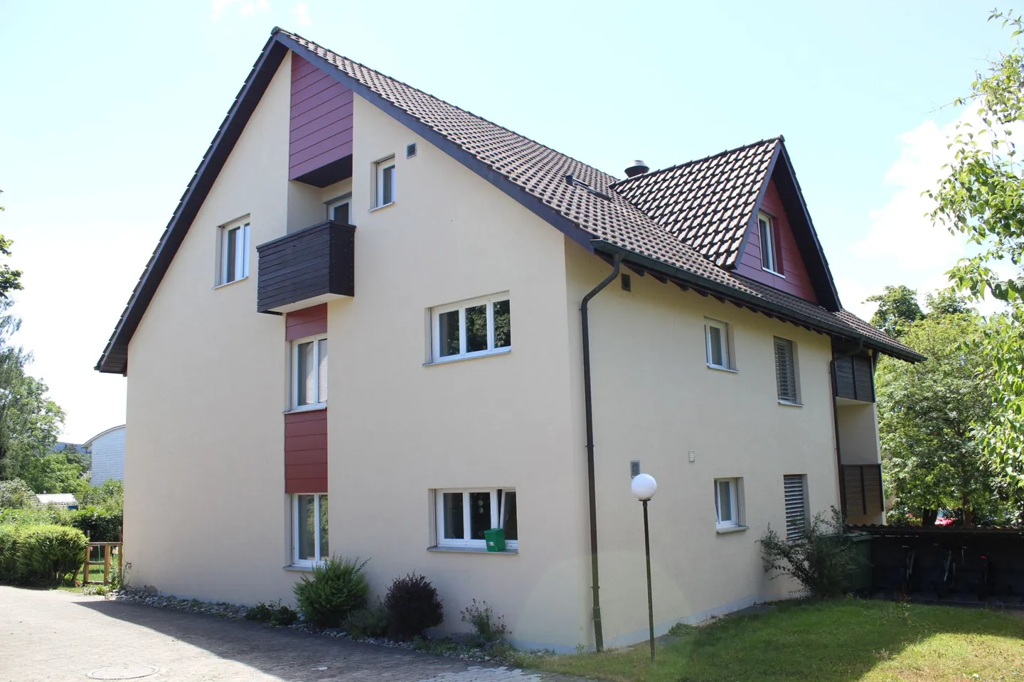 Modern 2.5-room attic apartment - Photo 1 of 10