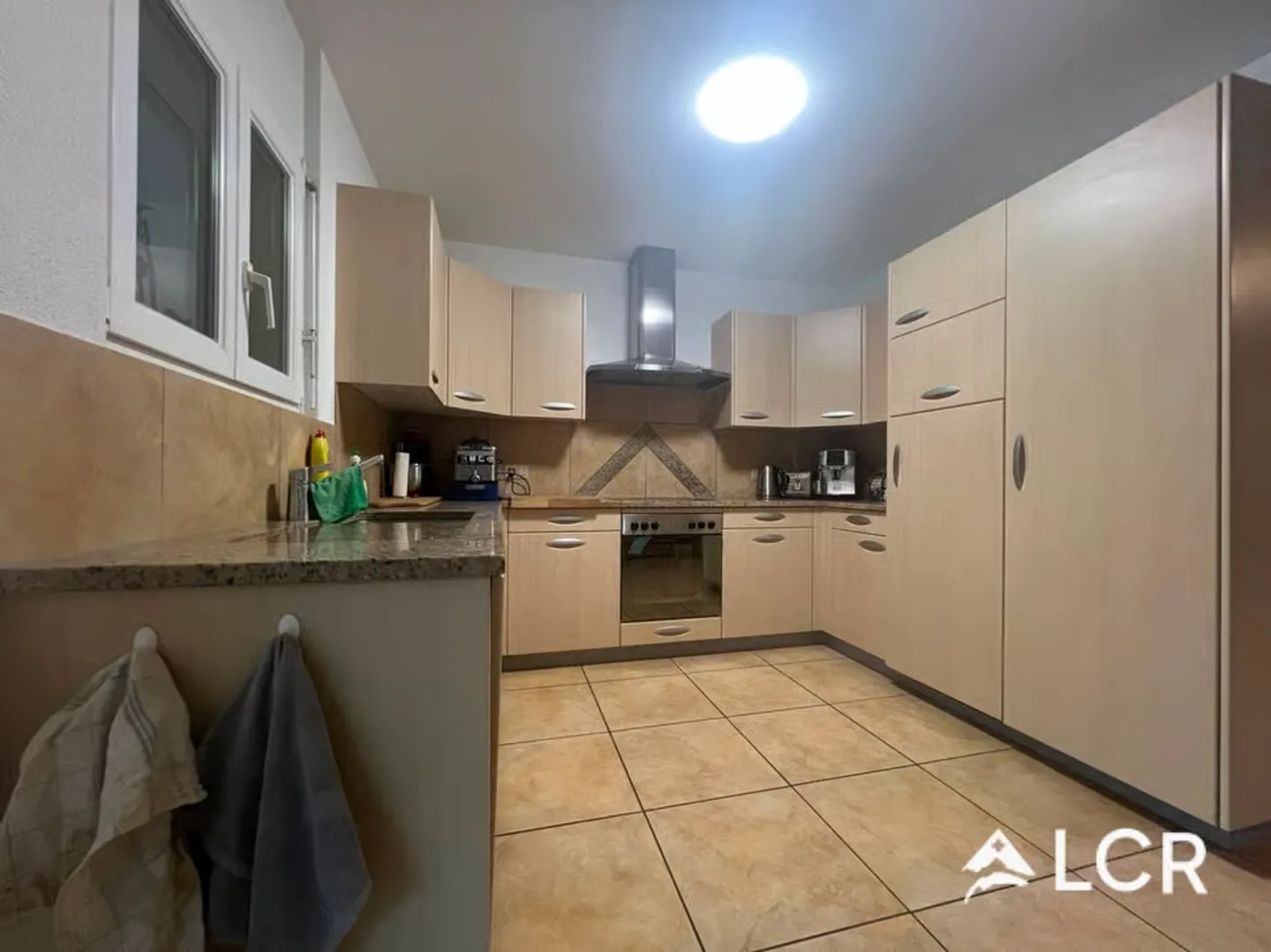 Schönes Einfamilienhaus mit 5,5 Zimmern in Aproz / 4 Schlafzimmer / 1 Büro / großer privater Garten - Foto 6 von 13