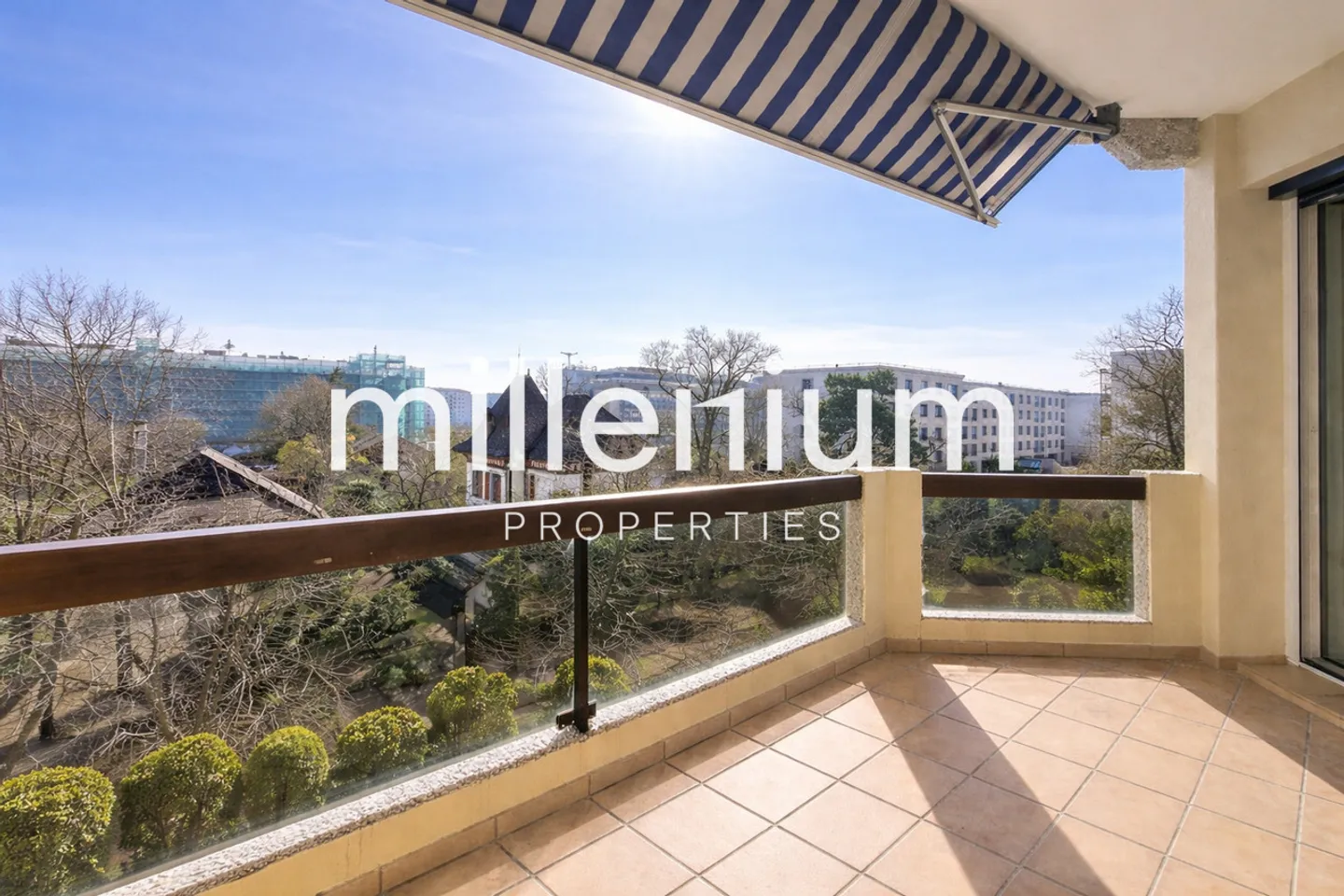 Large bright apartment in the United Nations district - Photo 1 of 8