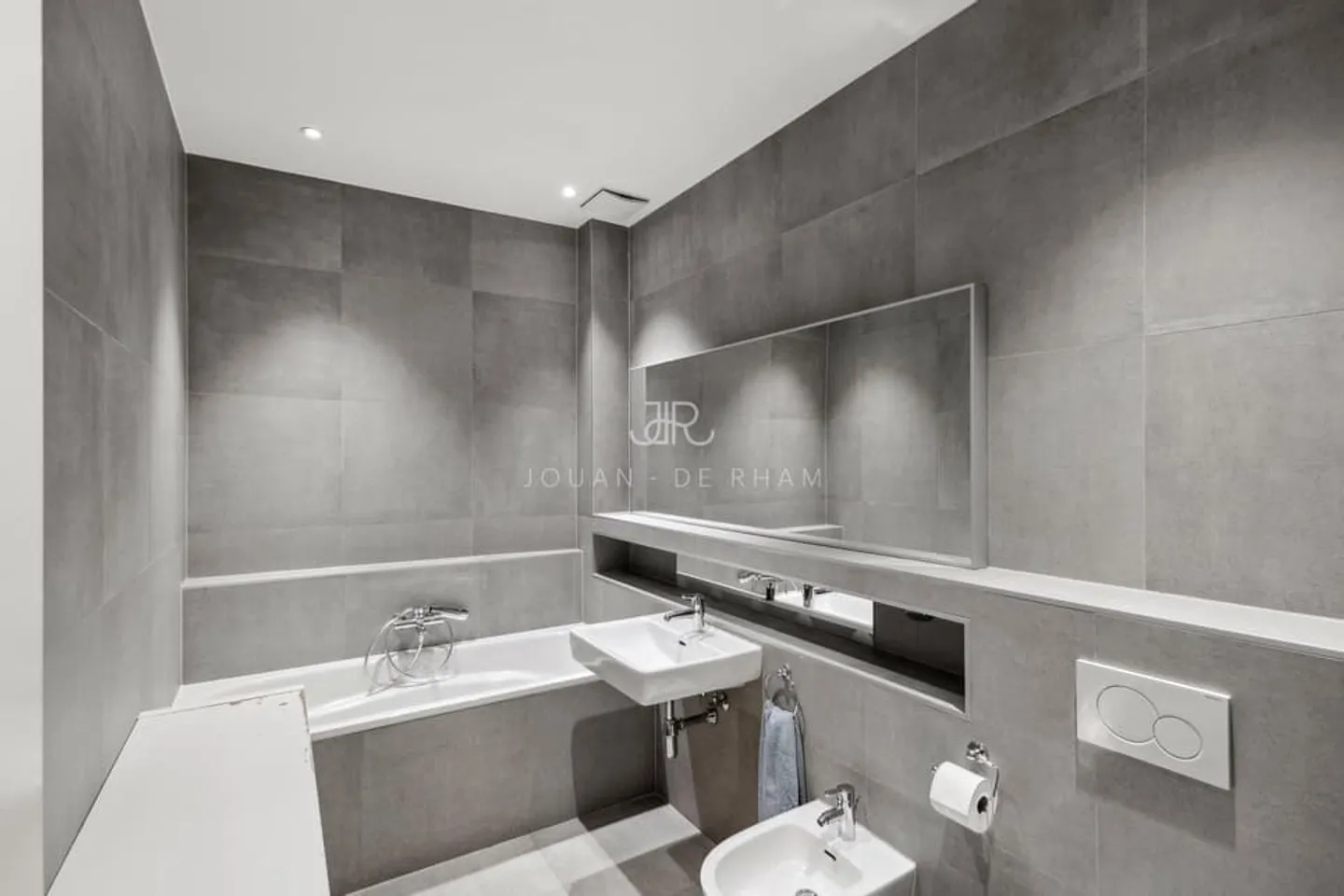 Magnificent renovated farmhouse - Photo 7 of 10