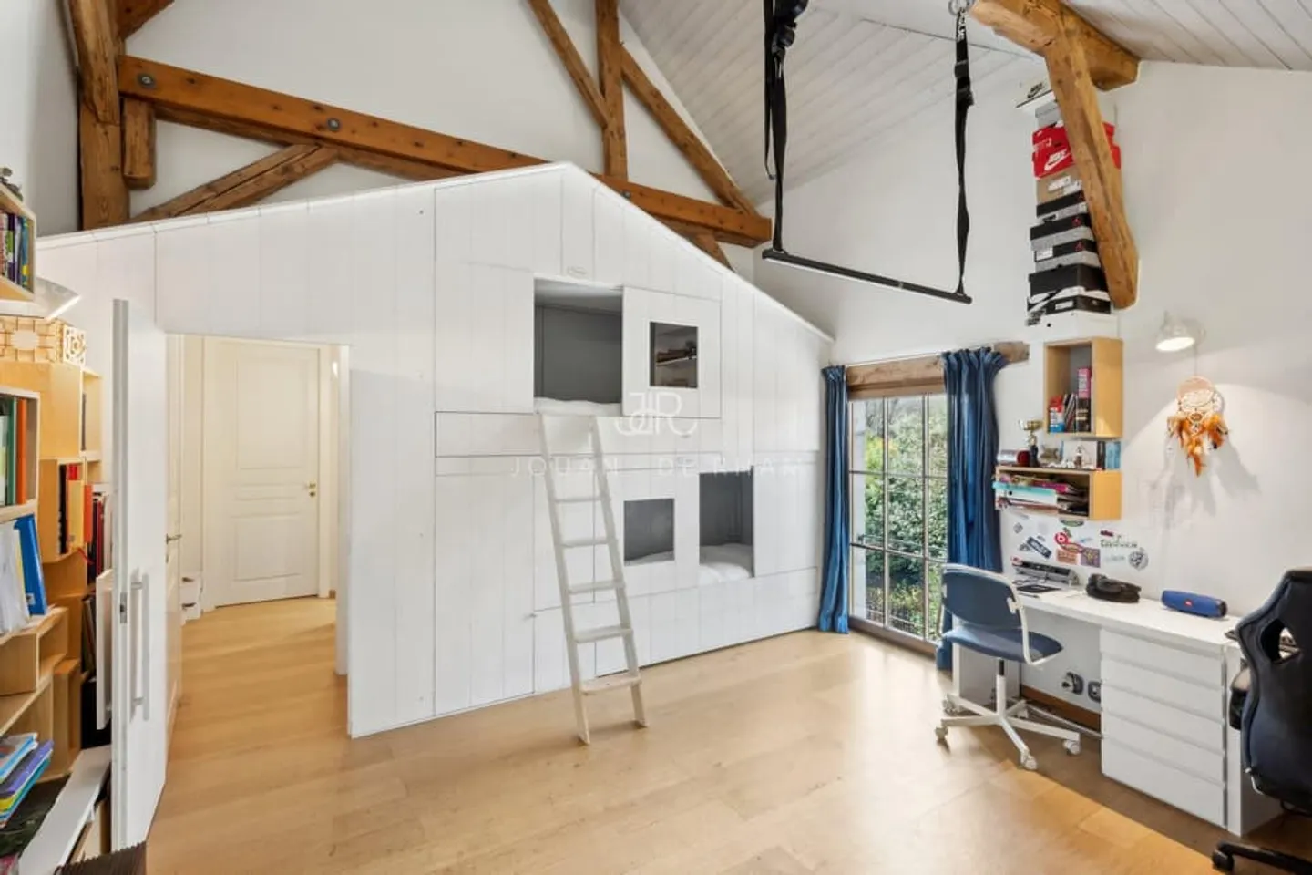 Magnificent renovated farmhouse - Photo 8 of 10