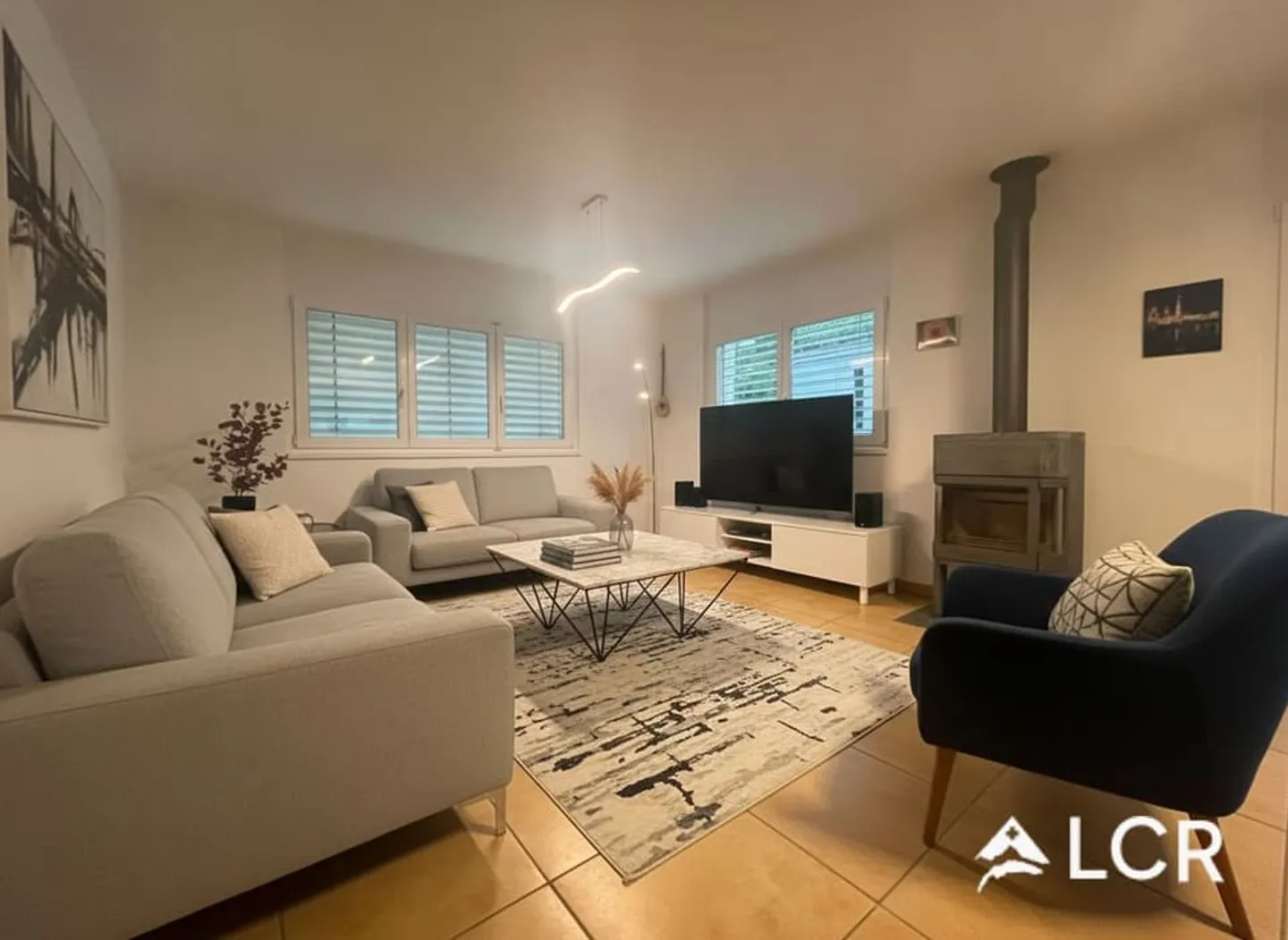 Schönes Einfamilienhaus mit 5,5 Zimmern in Aproz / 4 Schlafzimmer / 1 Büro / großer privater Garten - Foto 2 von 13