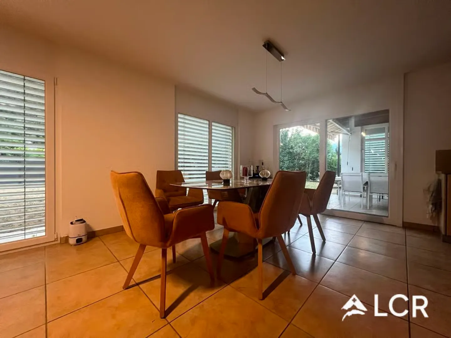 Schönes Einfamilienhaus mit 5,5 Zimmern in Aproz / 4 Schlafzimmer / 1 Büro / großer privater Garten - Foto 7 von 13
