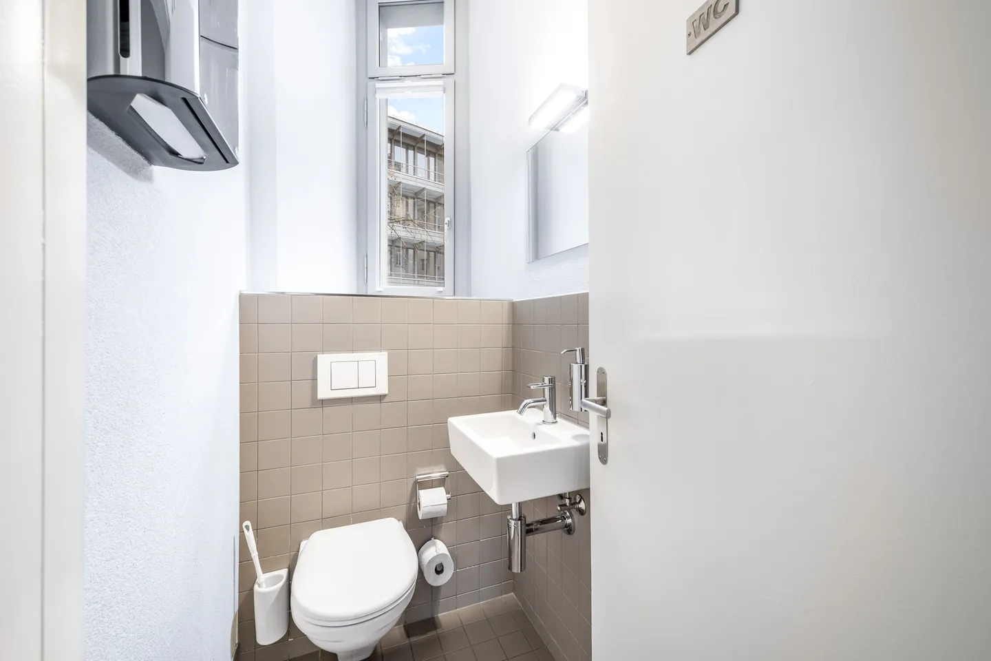 Commercial Space in Lucerne - Photo 10 of 12