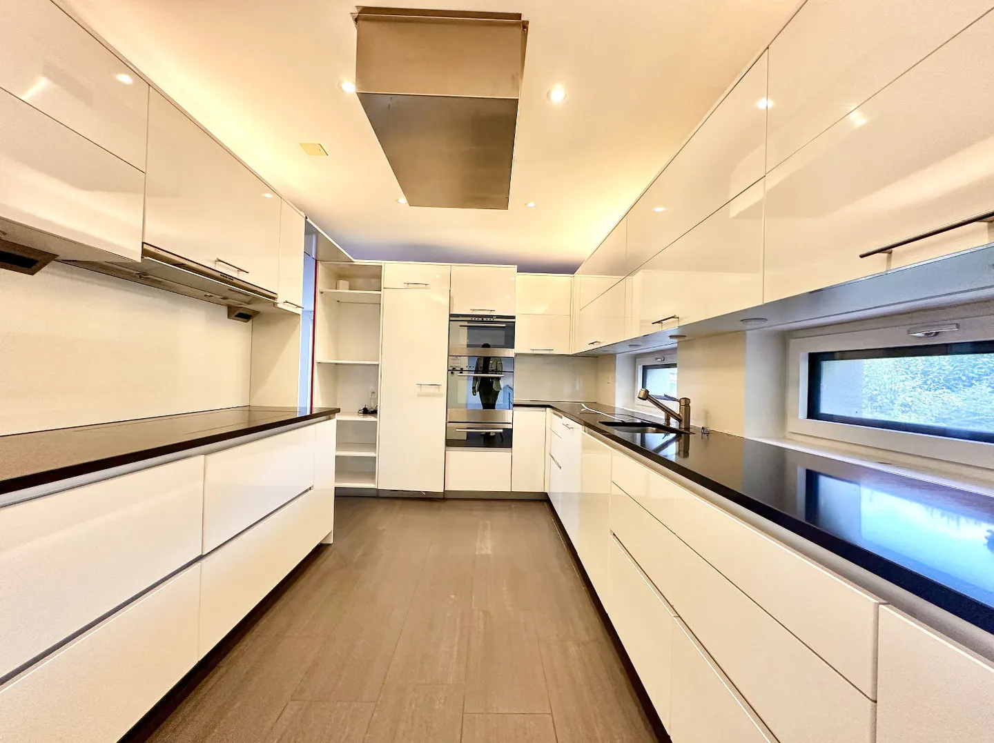 Freistehende Villa mit Energieeffizienz und Privatem Garten - Ruhige Wohnlage nahe Lugano | Villa Indipendente con Efficienza Energetica e Giardino Privato - Zona Residenziale Tranquilla vicino a Lugano - Foto 1 von 13