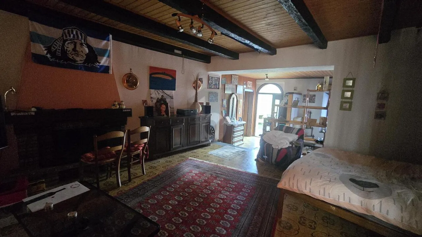 Spacious Family Home in Gnosca - Photo 5 of 6