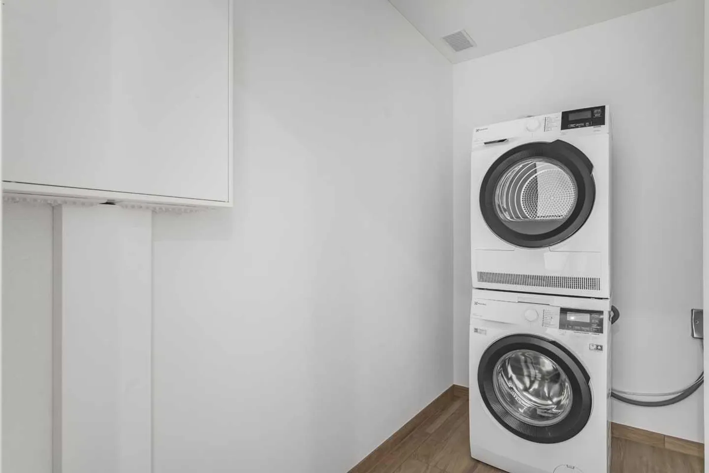 Neubau mit atemberaubender Seesicht - Foto 7 von 8