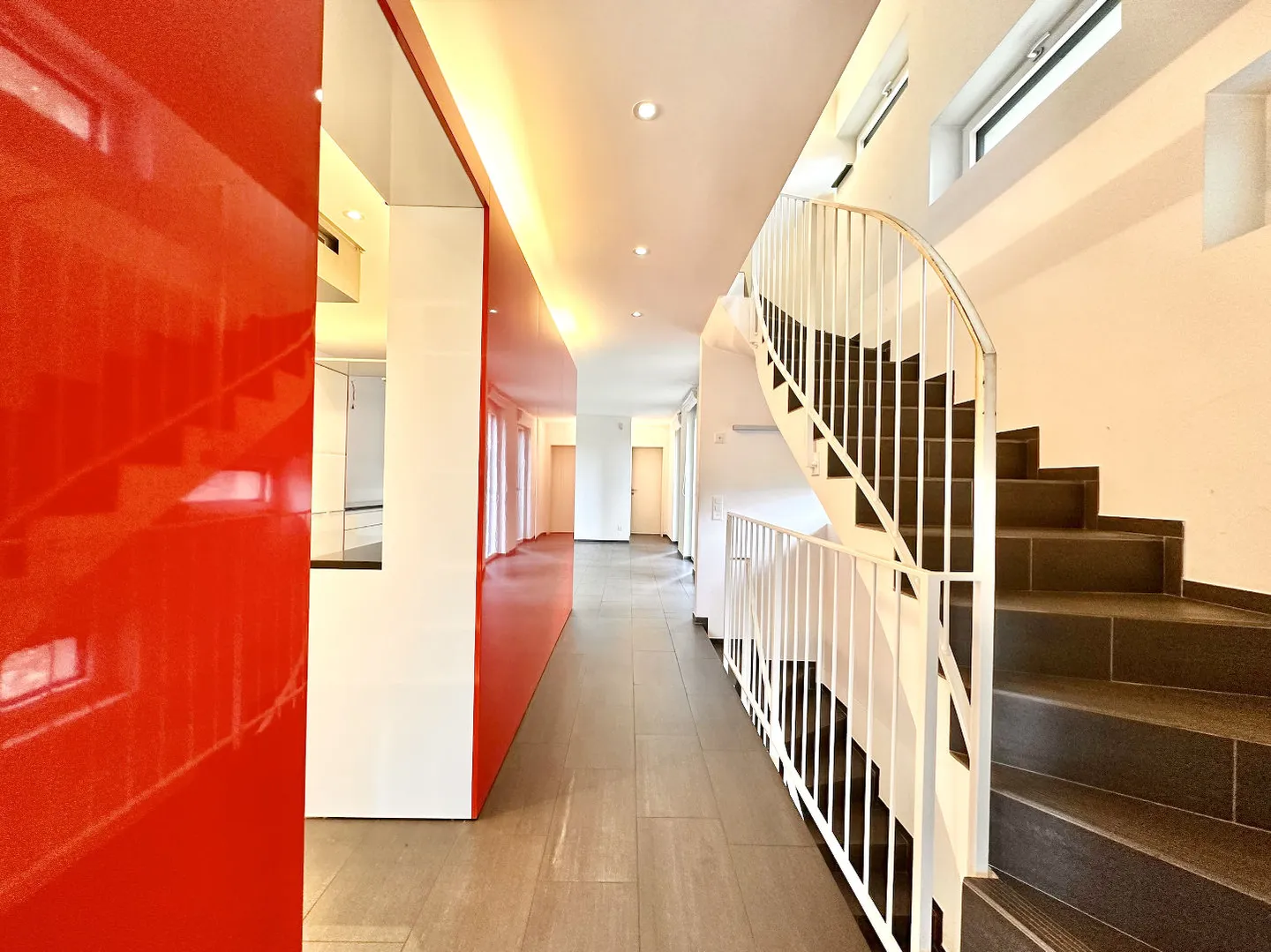 Freistehende Villa mit Energieeffizienz und Privatem Garten - Ruhige Wohnlage nahe Lugano | Villa Indipendente con Efficienza Energetica e Giardino Privato - Zona Residenziale Tranquilla vicino a Lugano - Foto 6 von 13