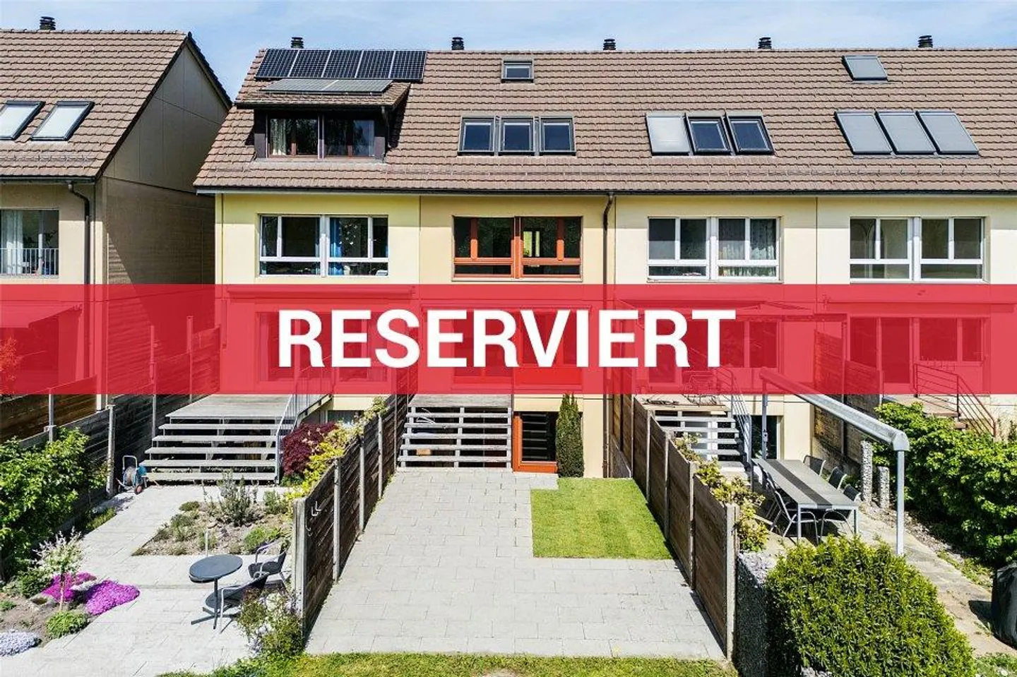 OVER 226 m² OF COMFORTABLE SPACE ON FOUR LEVELS IN A 7 ½-ROOM MID-HOUSE - Photo 1 of 1