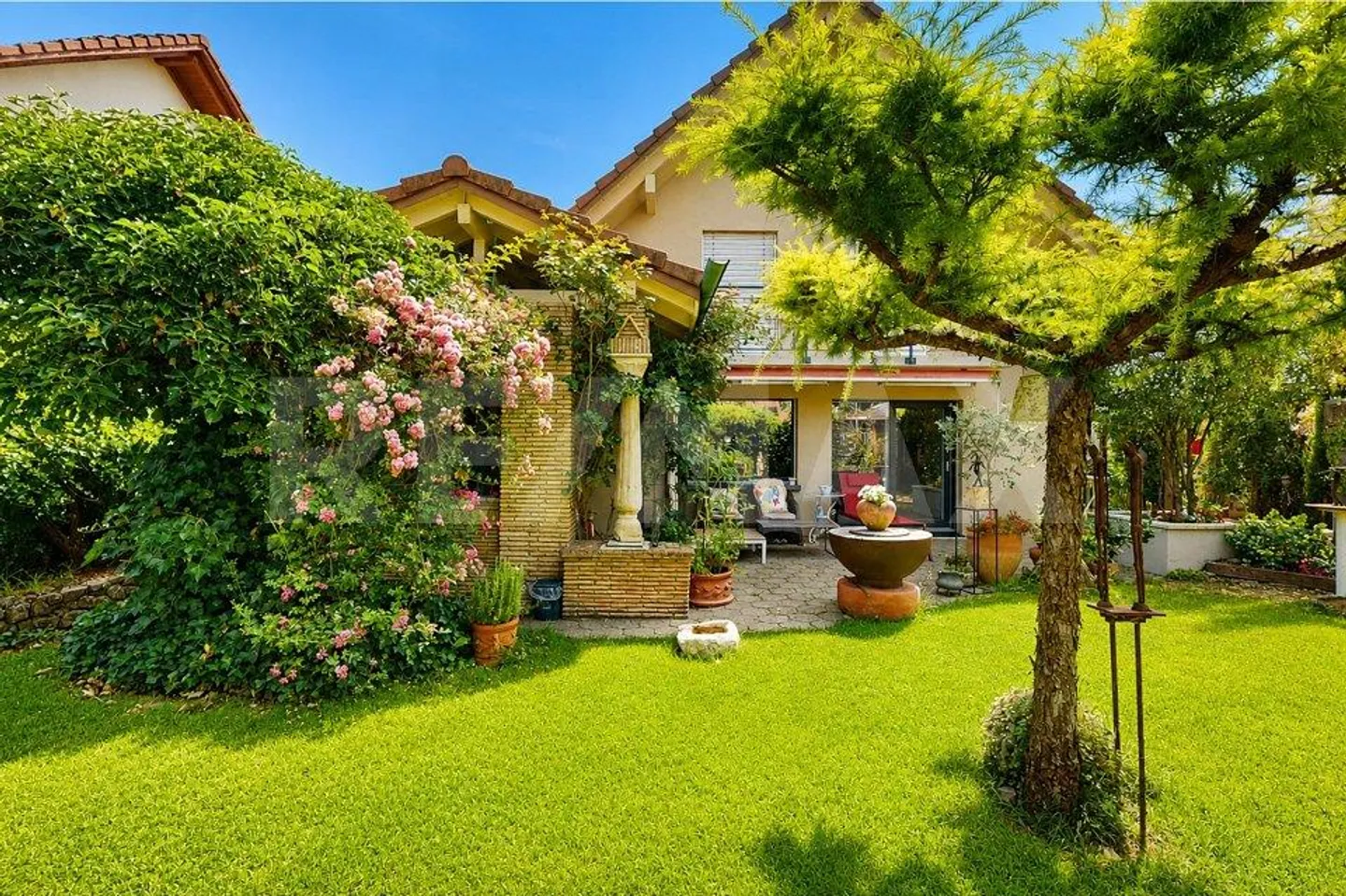 A Home Like Out of a Picture Book – Artistic Residential Idyl with Ve... - Photo 9 of 13