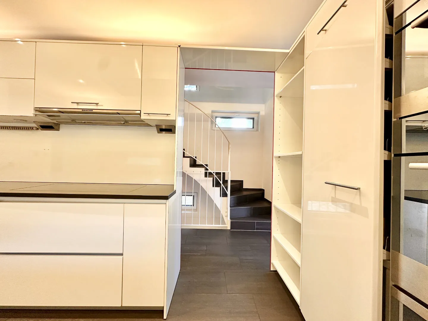 Freistehende Villa mit Energieeffizienz und Privatem Garten - Ruhige Wohnlage nahe Lugano | Villa Indipendente con Efficienza Energetica e Giardino Privato - Zona Residenziale Tranquilla vicino a Lugano - Foto 12 von 13