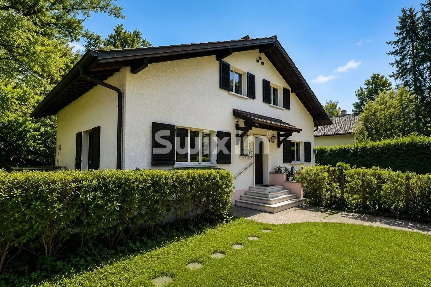 Single-family house in an ideal location - Photo 1 of 8