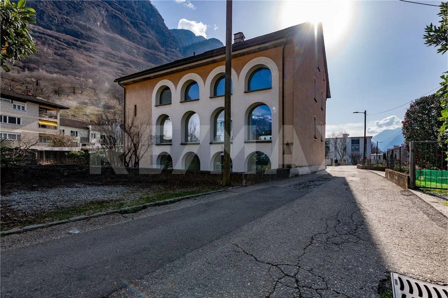 Historisches Objekt mit stabilem Einkommen im Zentrum von Biasca - Foto 1 von 13
