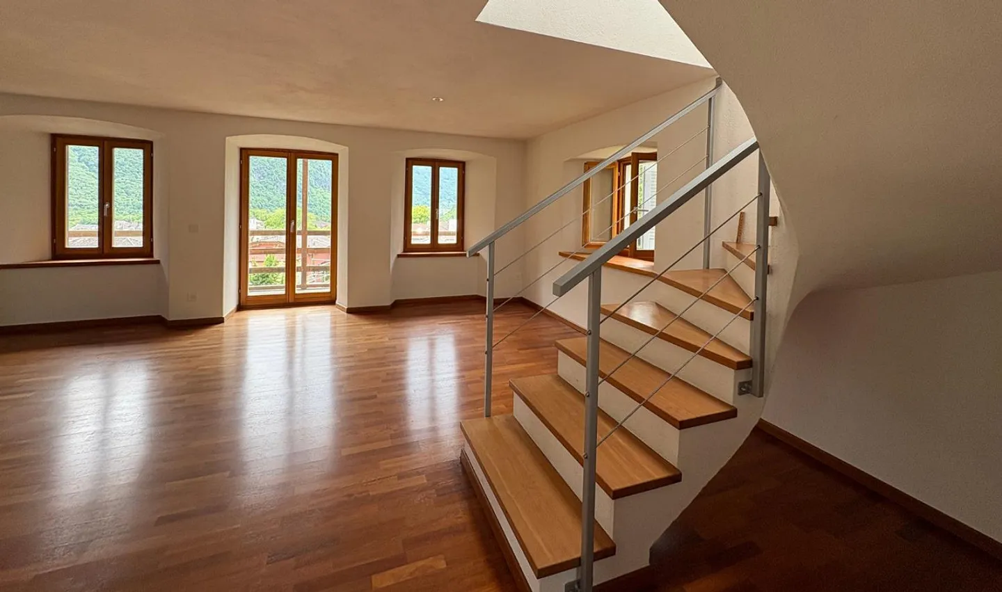 INTERESSANTE DUPLEX 4.5 LOCALI A GRONO (GR) - Foto 1 di 9