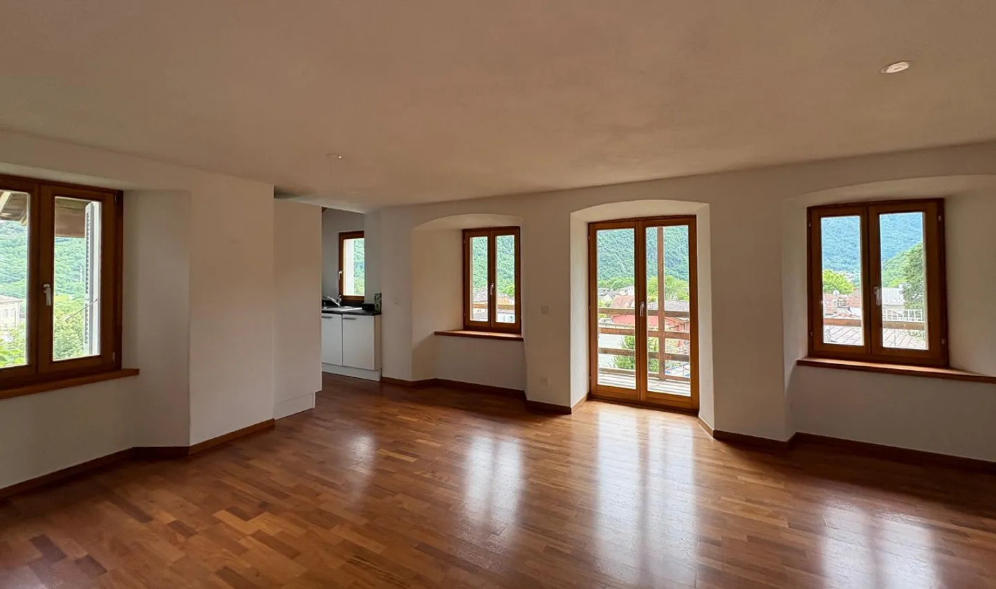 INTERESSANTE DUPLEX 4.5 LOCALI A GRONO (GR) - Foto 2 di 9