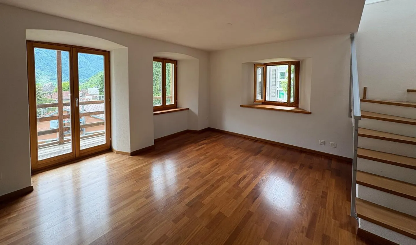 INTERESSANTE DUPLEX 4.5 LOCALI A GRONO (GR) - Foto 3 di 9