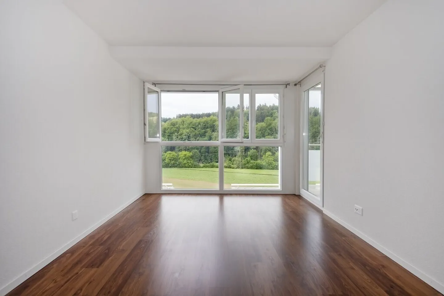 Appartamento luminoso con grande balcone soleggiato - Foto 4 di 12