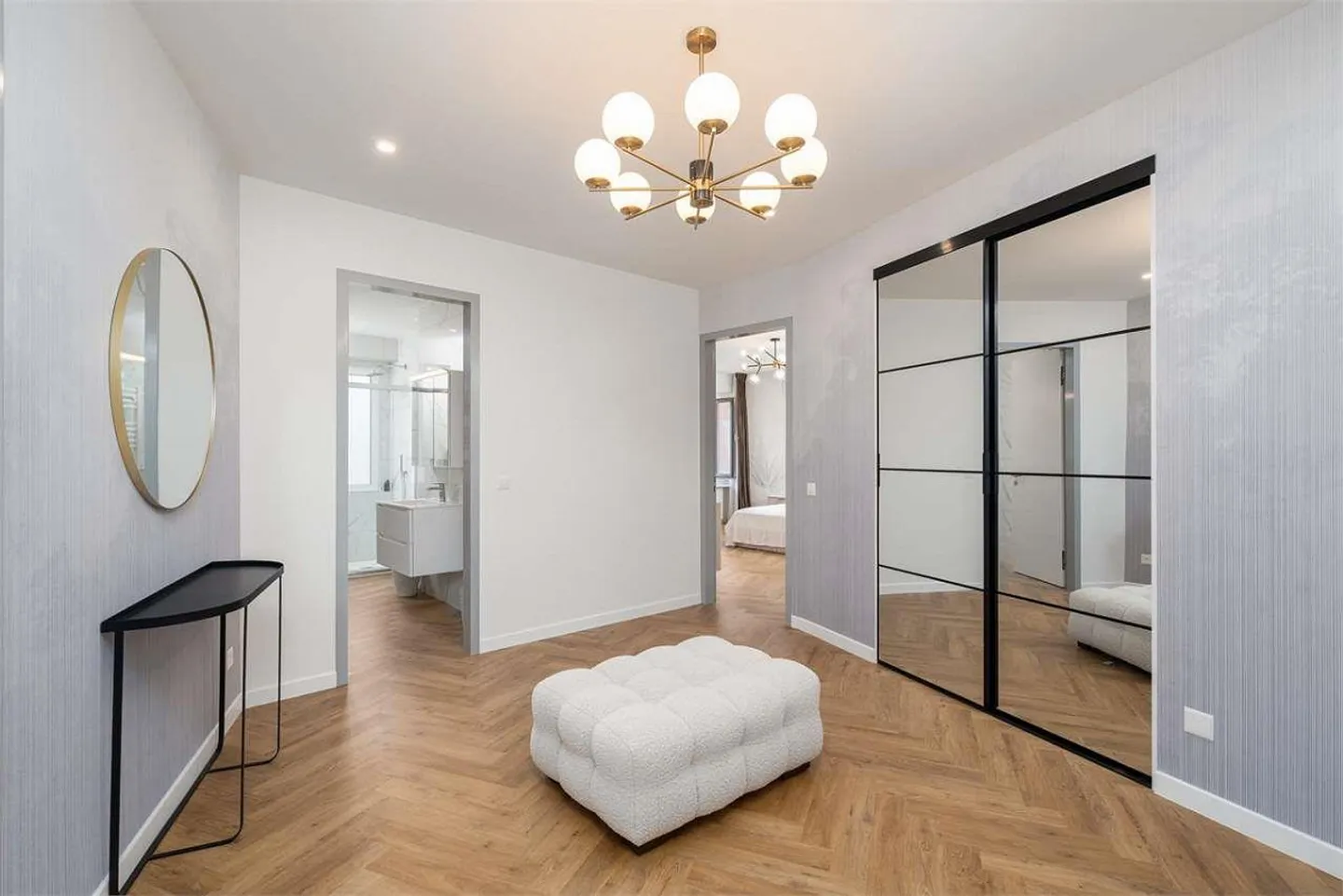 APPARTEMENT ÉLÉGANT MEUBLÉ AU CENTRE DE LUGANO - Photo 5 sur 9