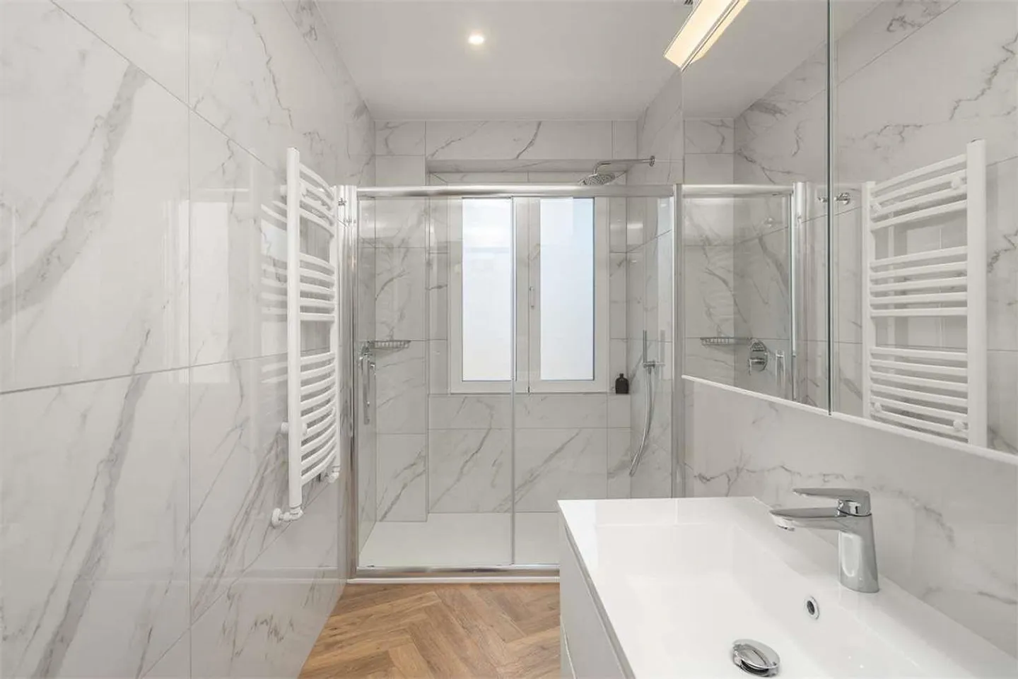 APPARTEMENT ÉLÉGANT MEUBLÉ AU CENTRE DE LUGANO - Photo 6 sur 9