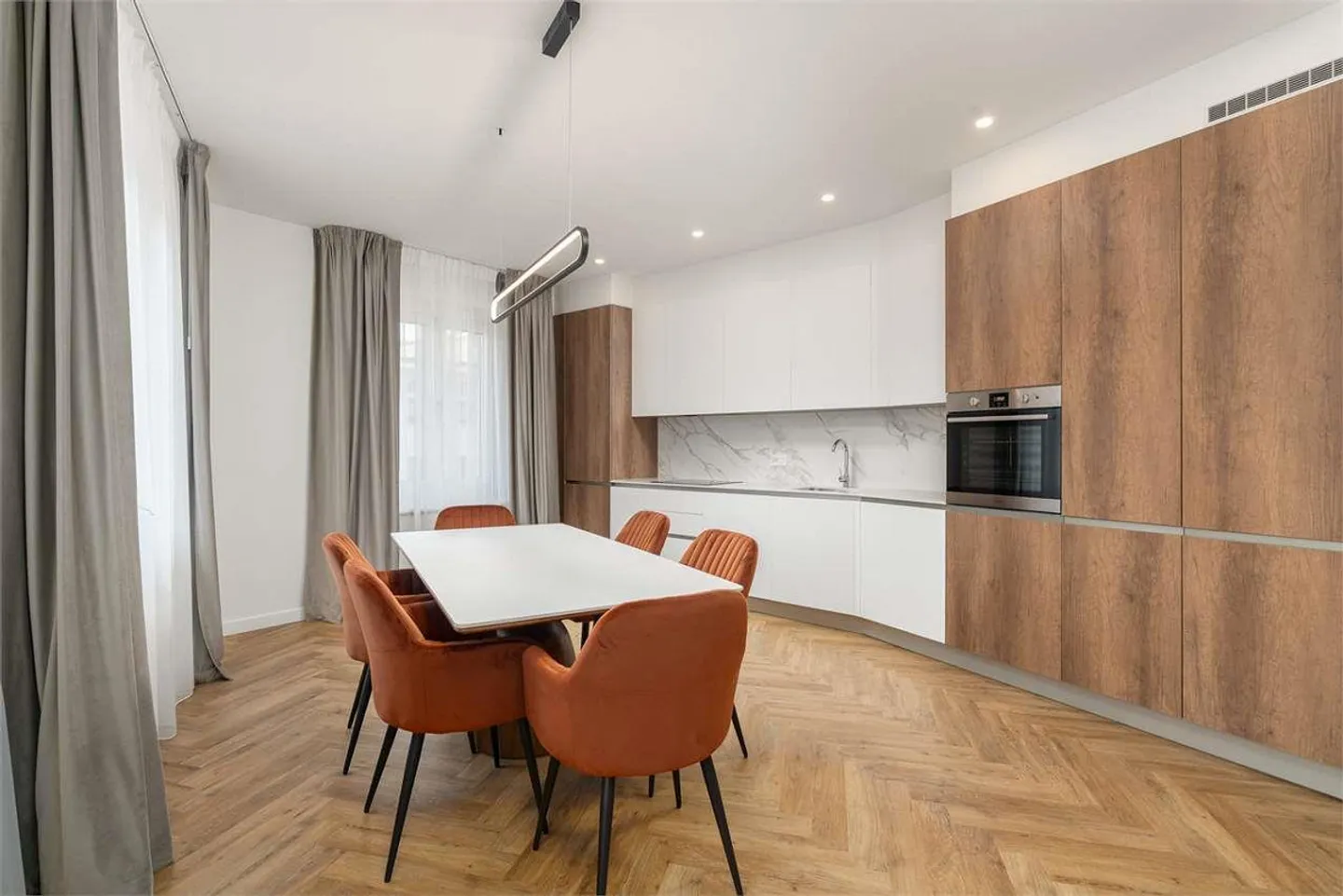 APPARTEMENT ÉLÉGANT MEUBLÉ AU CENTRE DE LUGANO - Photo 2 sur 9