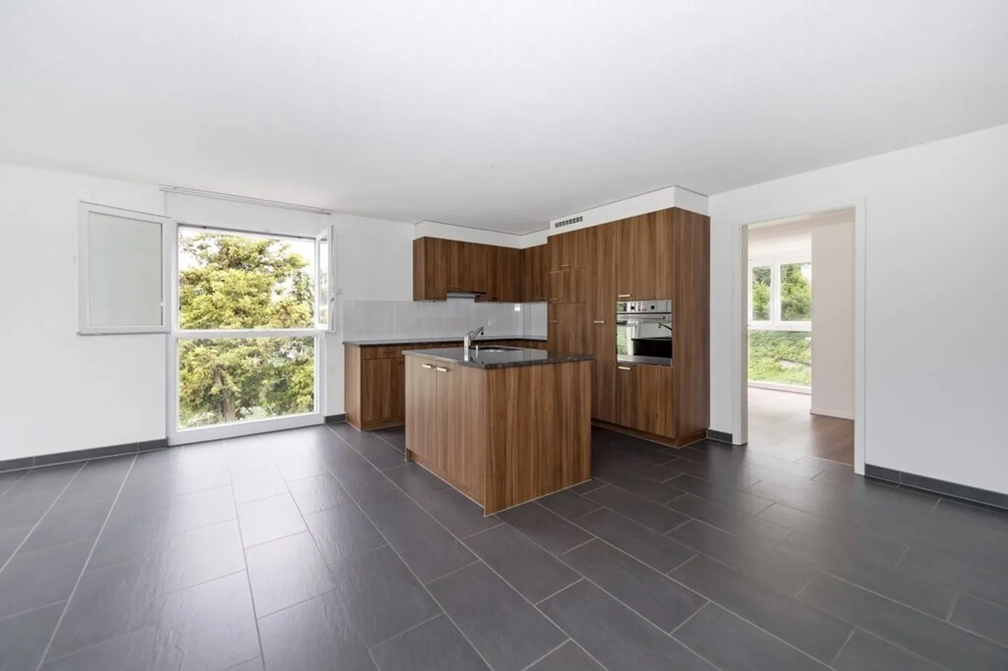 Appartamento luminoso con grande balcone soleggiato - Foto 5 di 12