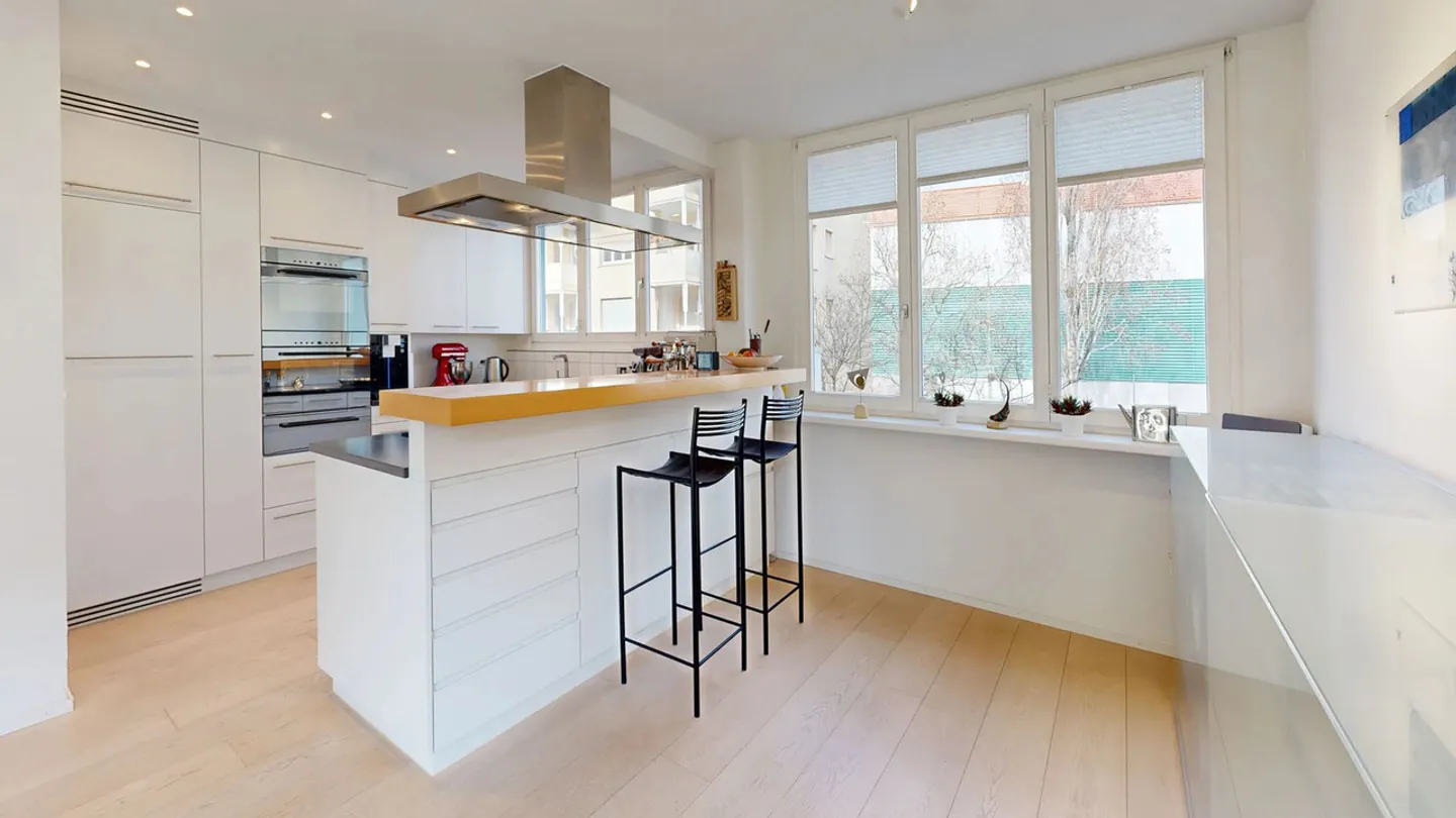 Maison de ville lumineuse de 6,5 pièces avec deux places de parking - Photo 2 sur 23