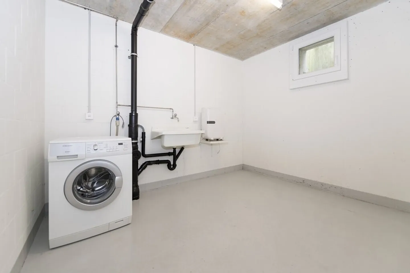 Appartamento luminoso con grande balcone soleggiato - Foto 9 di 12