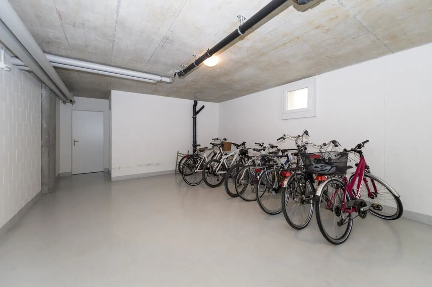 Appartamento luminoso con grande balcone soleggiato - Foto 10 di 12