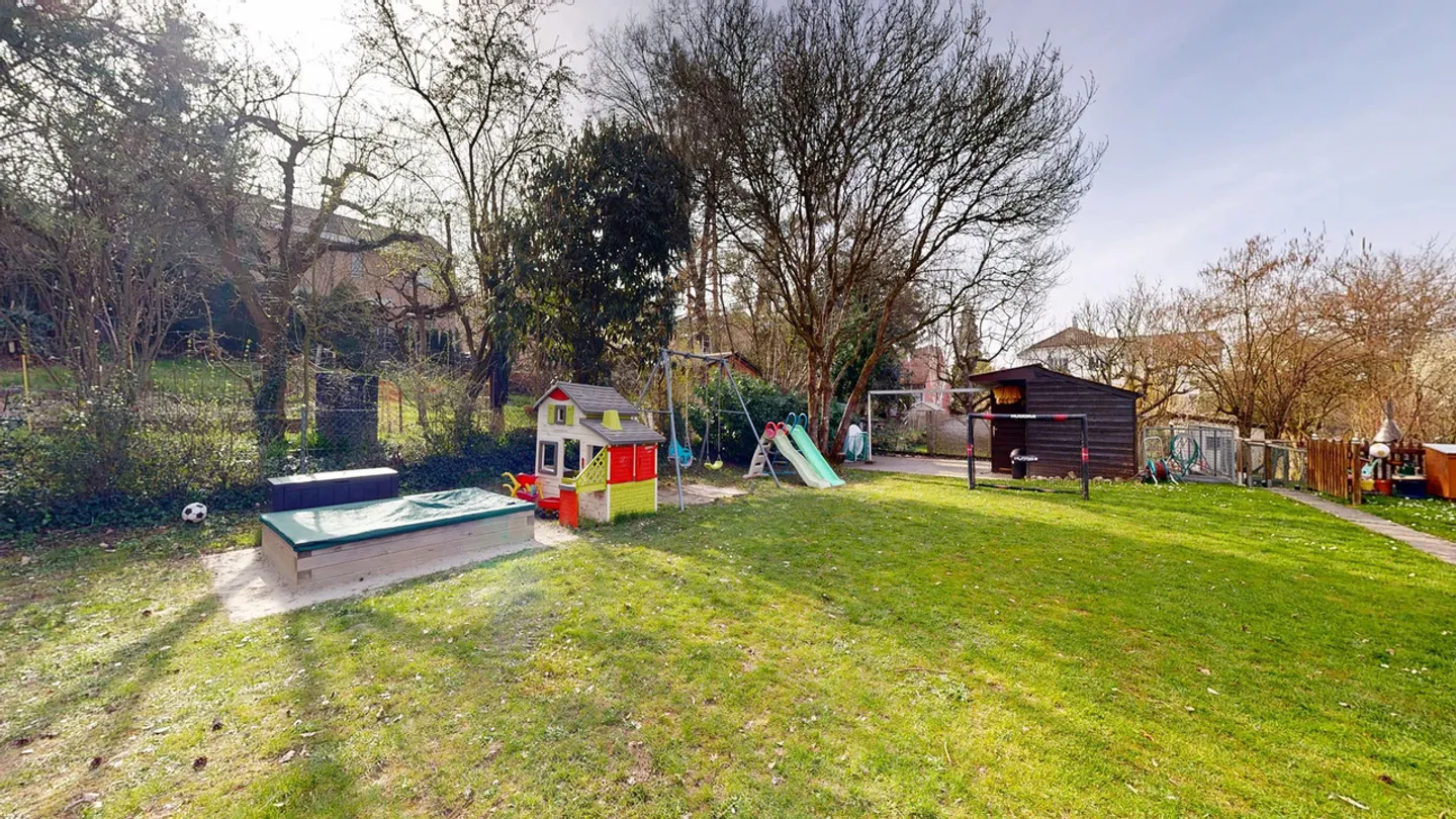 Maison de ville lumineuse de 6,5 pièces avec deux places de parking - Photo 10 sur 23
