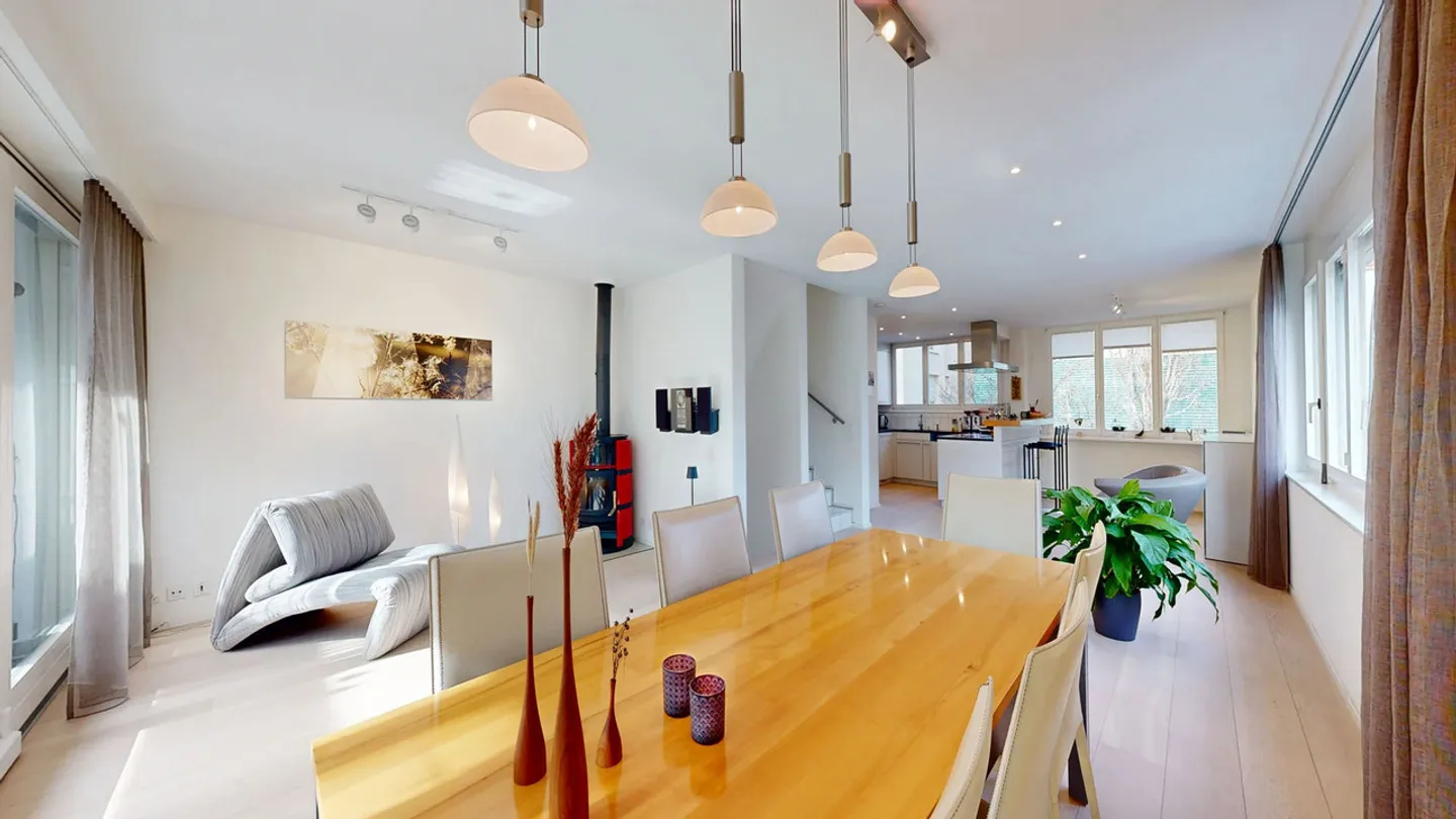 Maison de ville lumineuse de 6,5 pièces avec deux places de parking - Photo 3 sur 23