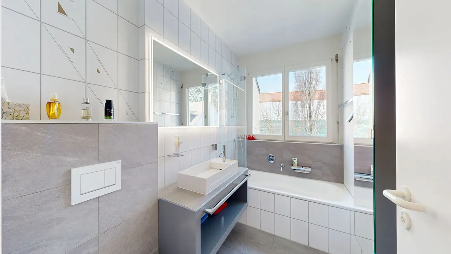 Maison de ville lumineuse de 6,5 pièces avec deux places de parking - Photo 17 sur 23