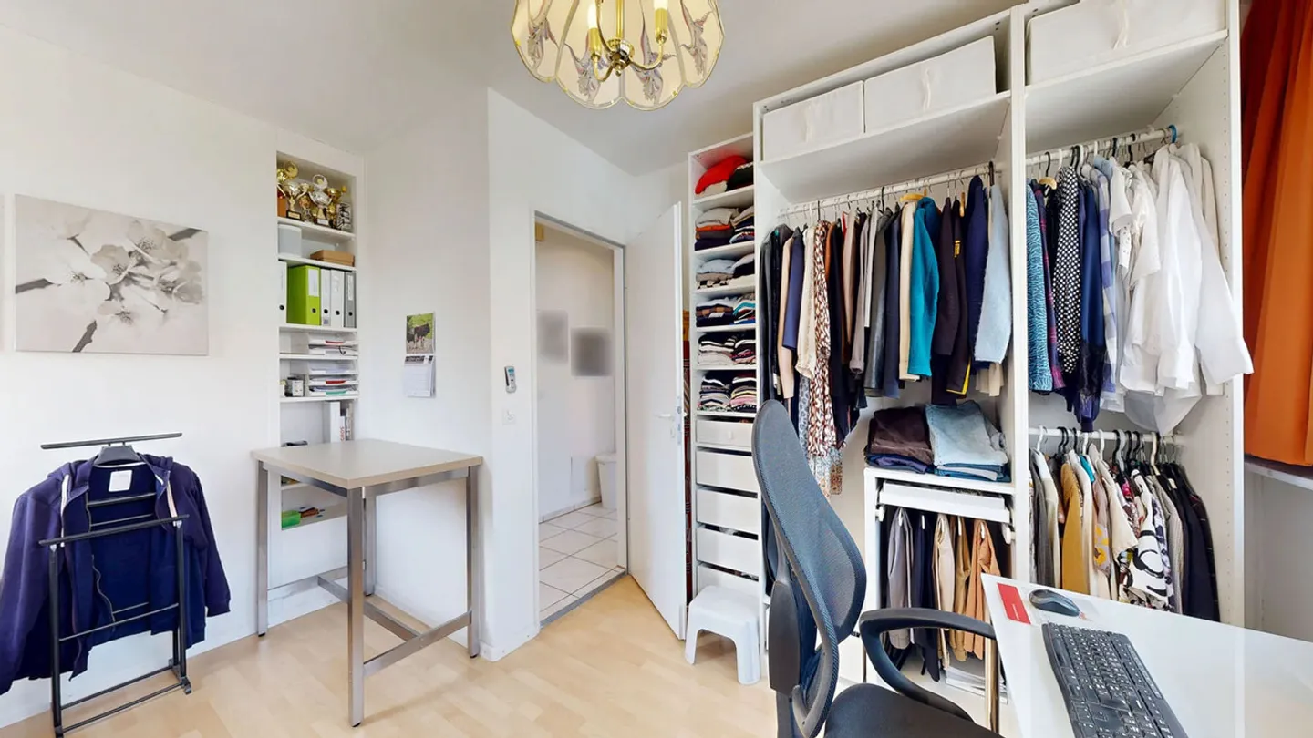 Maison de ville lumineuse de 6,5 pièces avec deux places de parking - Photo 15 sur 23