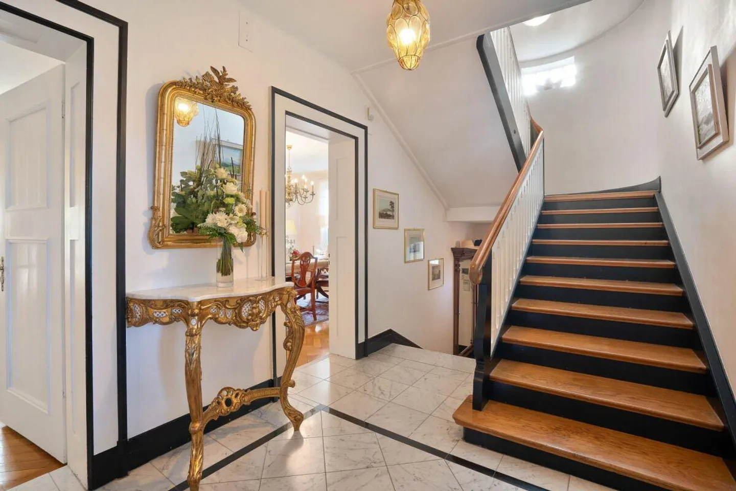 Manor Villa with 2,008 m2 Park-like Property - Photo 10 of 18