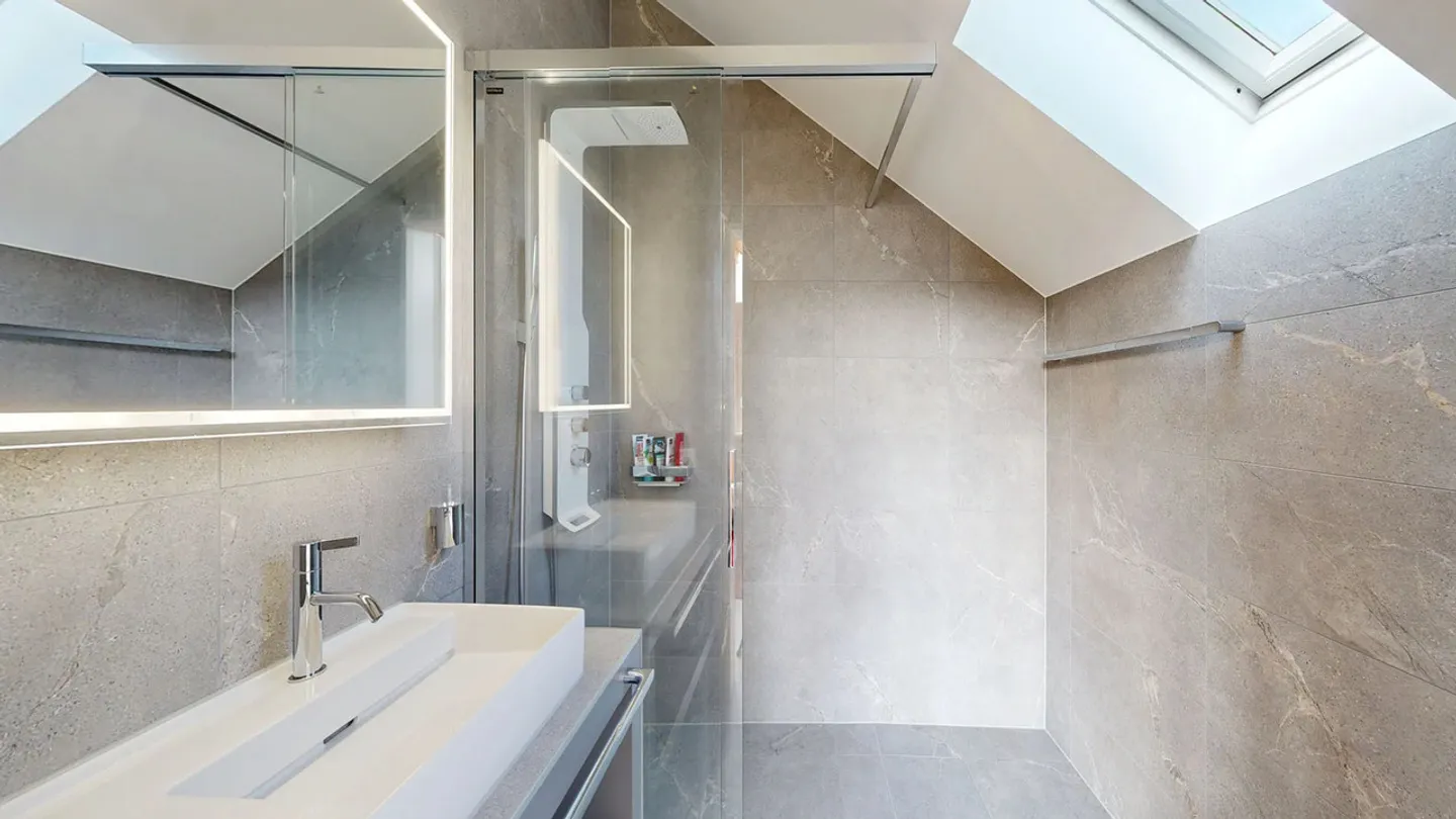 Maison de ville lumineuse de 6,5 pièces avec deux places de parking - Photo 20 sur 23