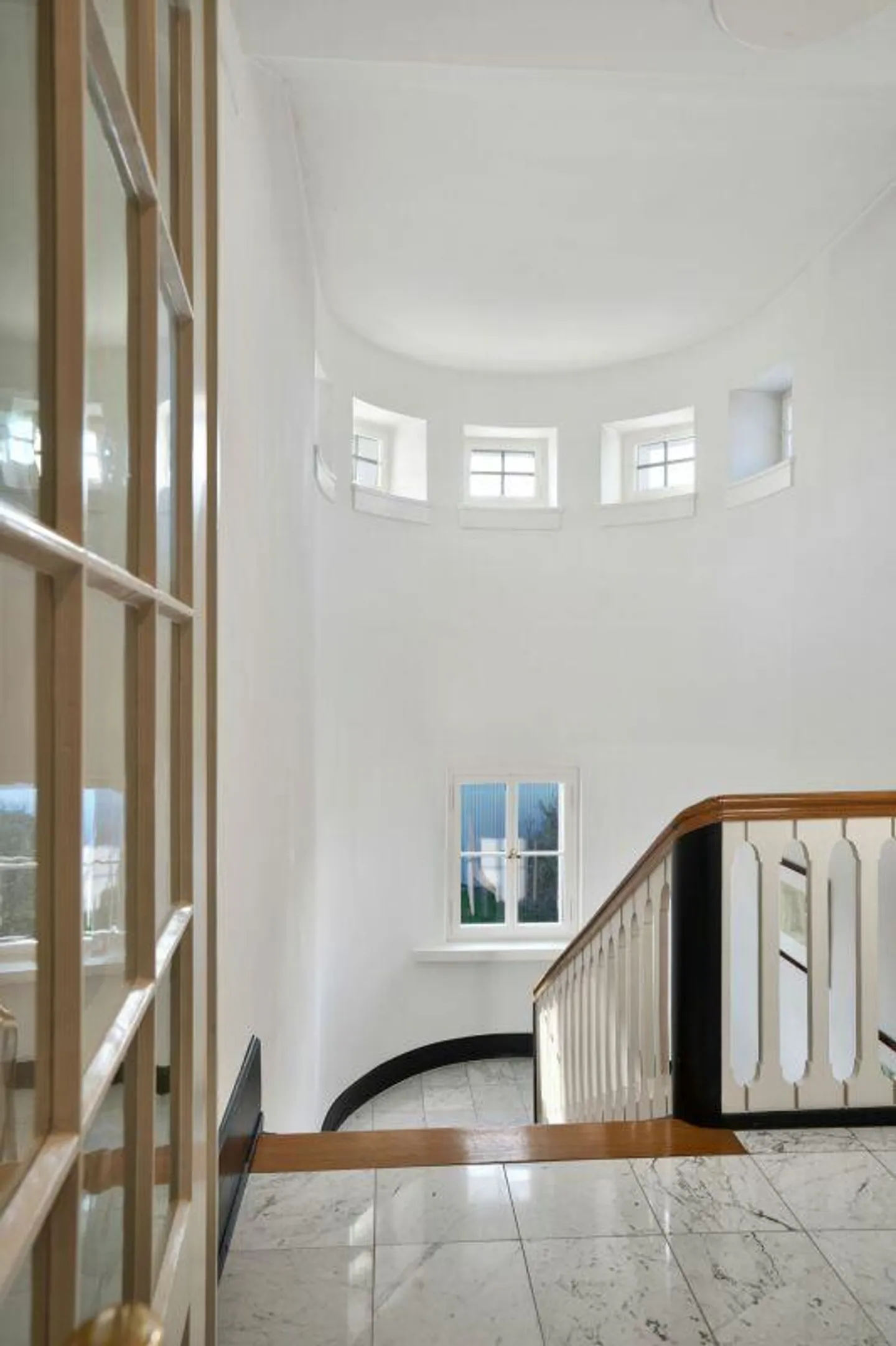 Manor Villa with 2,008 m2 Park-like Property - Photo 12 of 18