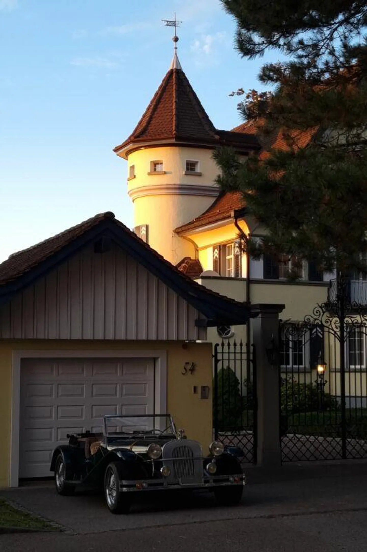 Manor Villa with 2,008 m2 Park-like Property - Photo 15 of 18