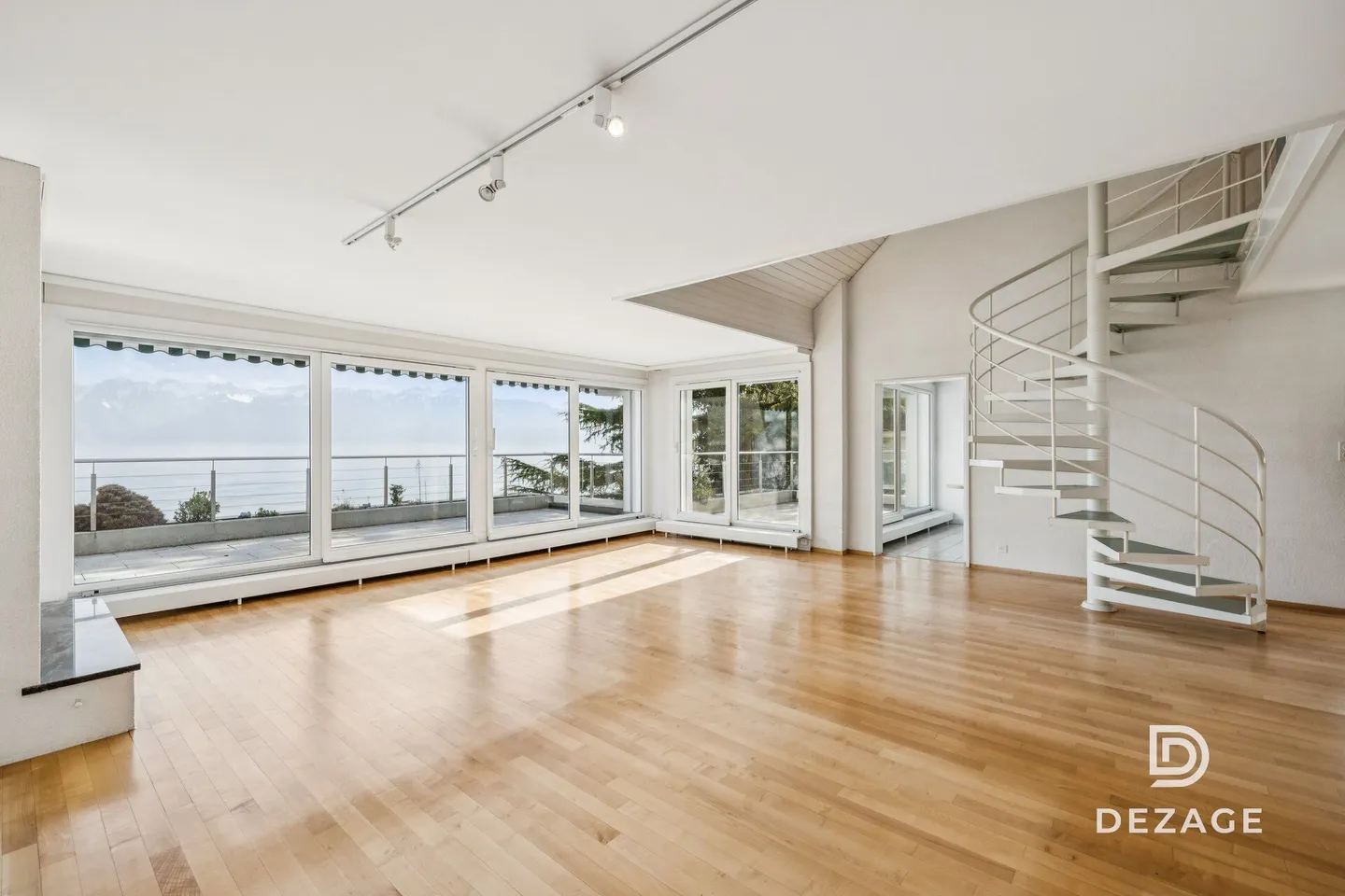 Entre Lausanne et Vevey : spacieux duplex en attique à Grandvaux avec vue panoramique sur le lac ! - Photo 7 sur 13