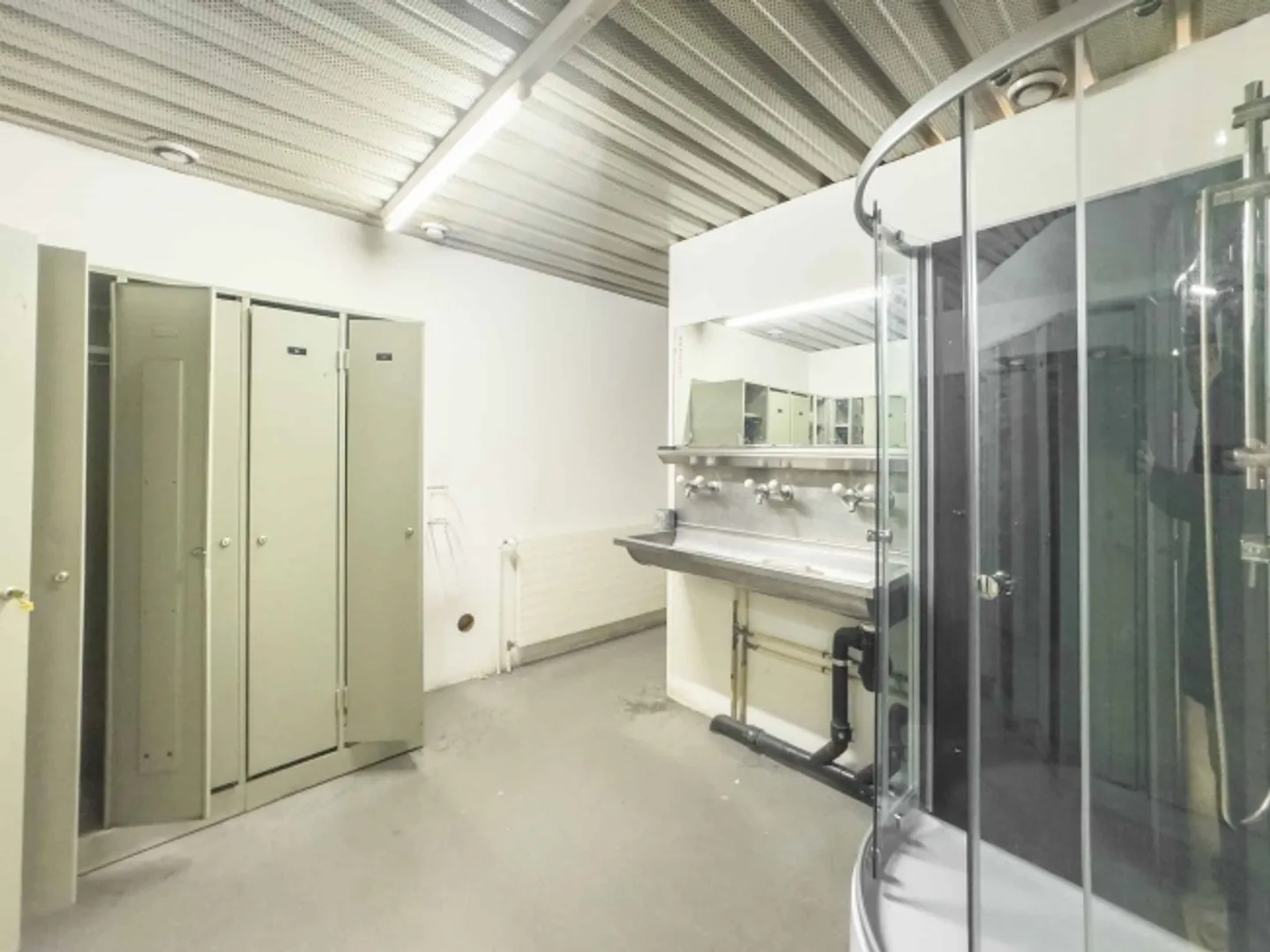 Single-Storey Workshop with Offices Carouge, Industrial/Craft Area - Photo 9 of 11