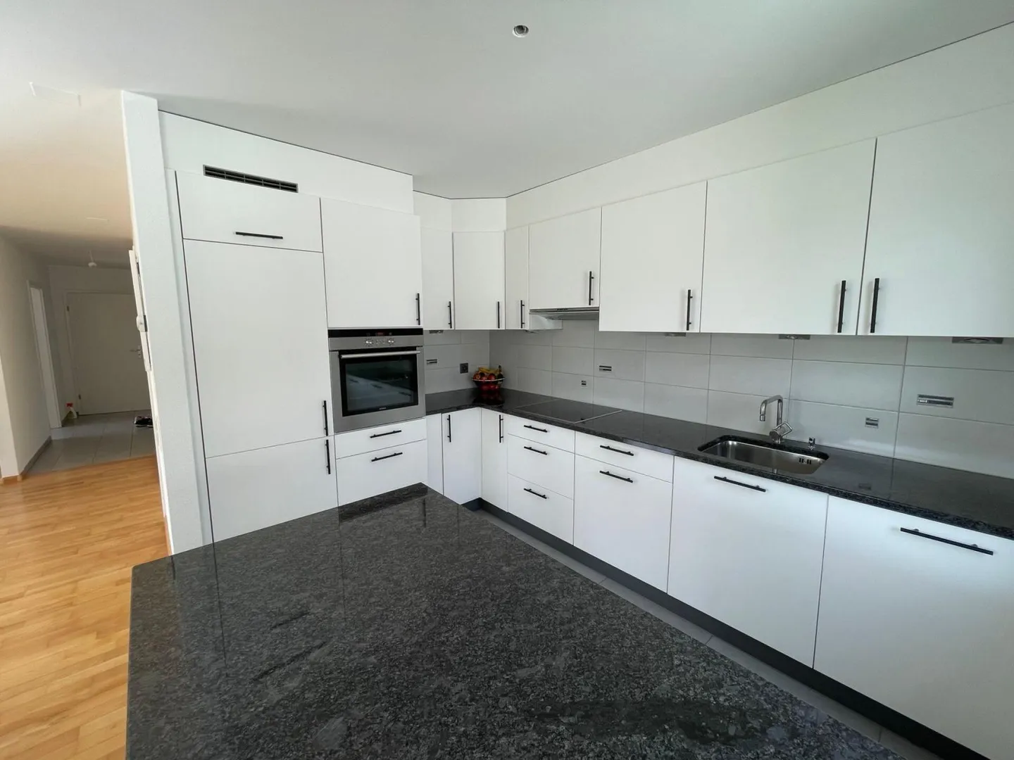 Stylish living in Rheinfelden - attractive 2.5-room apartment - Photo 4 of 13