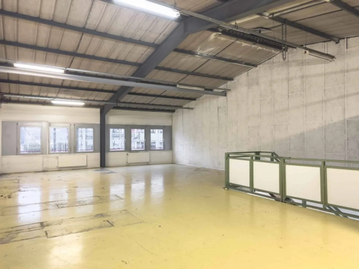 Single-Storey Workshop with Offices Carouge, Industrial/Craft Area - Photo 6 of 11