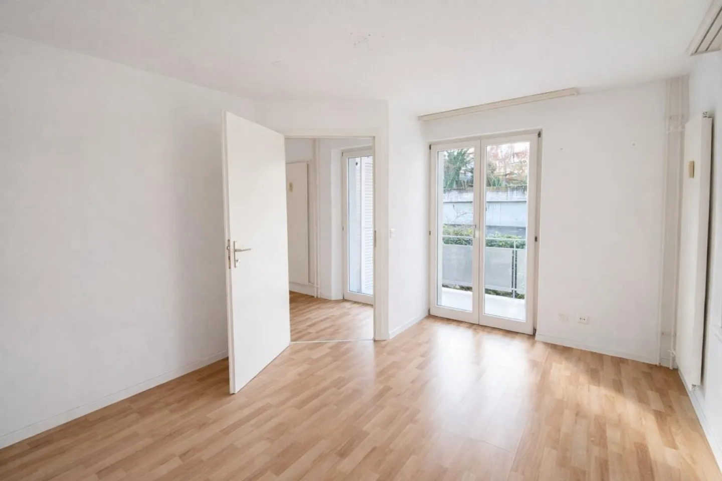 Charming Ground-Floor Apartment - Photo 3 of 8