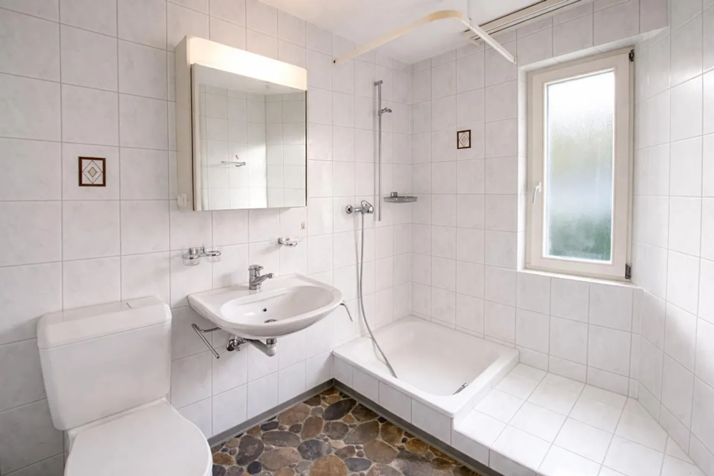 Charming Ground-Floor Apartment - Photo 6 of 8